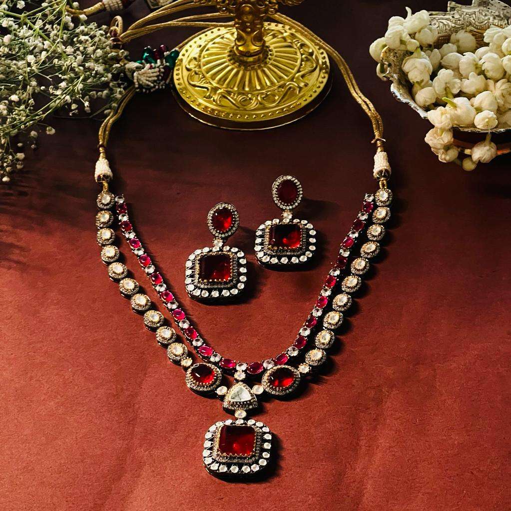 Nayaab Heer neckpiece