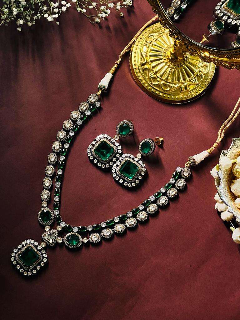 Nayaab Heer neckpiece