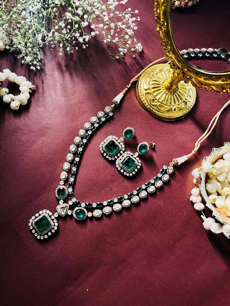 Nayaab Heer neckpiece