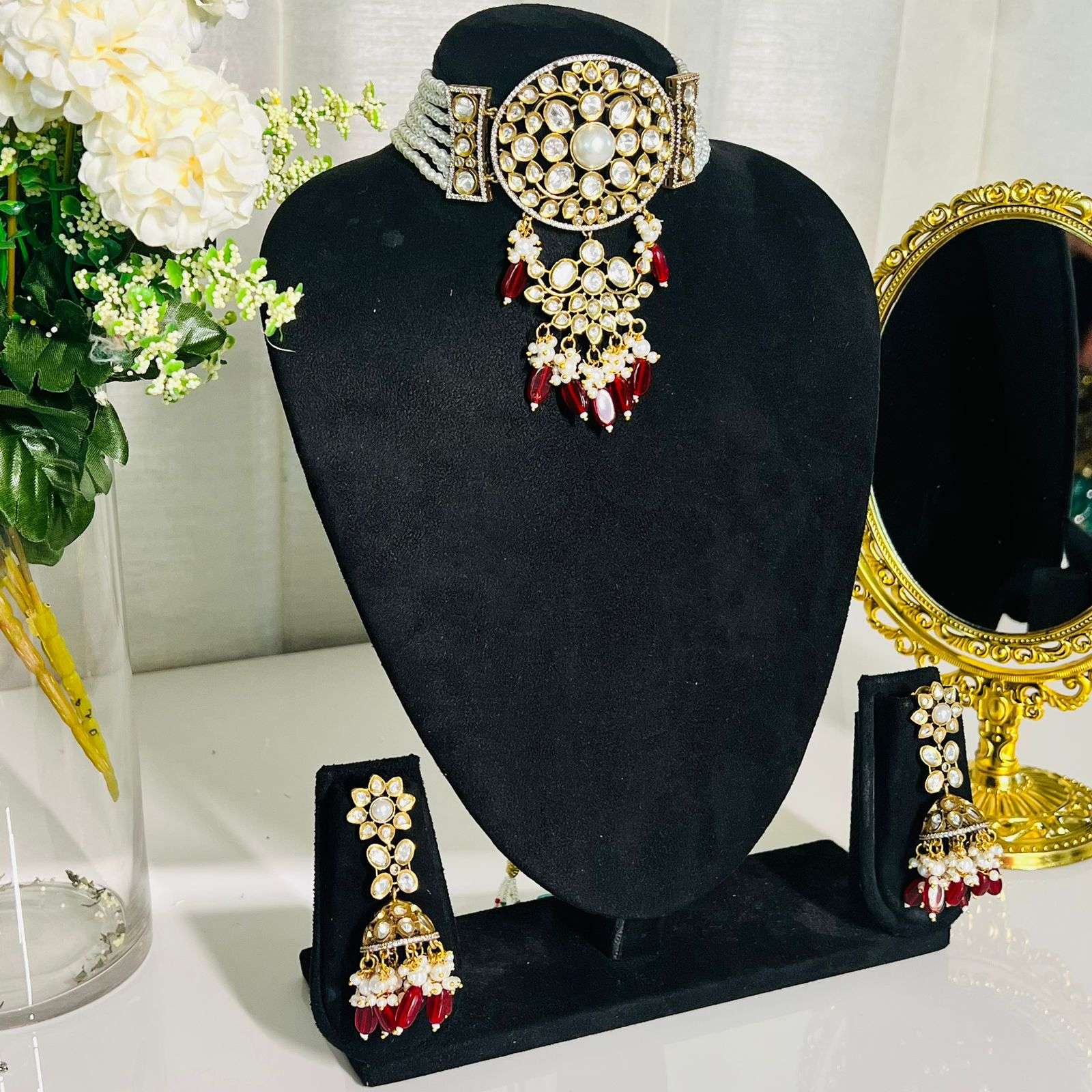 Nayaab shanaya choker