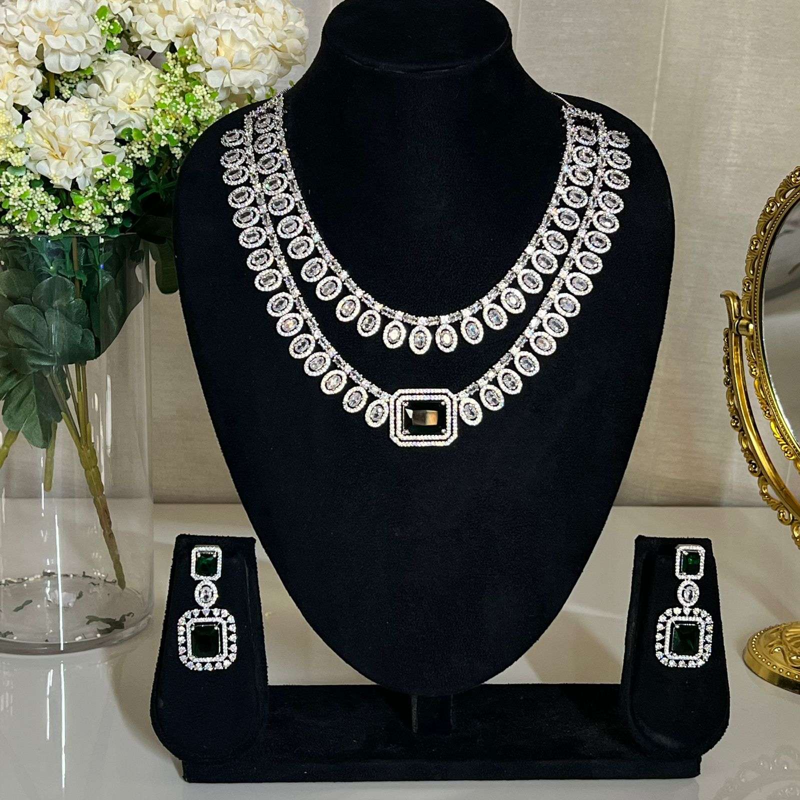 Inaya ad neckpiece