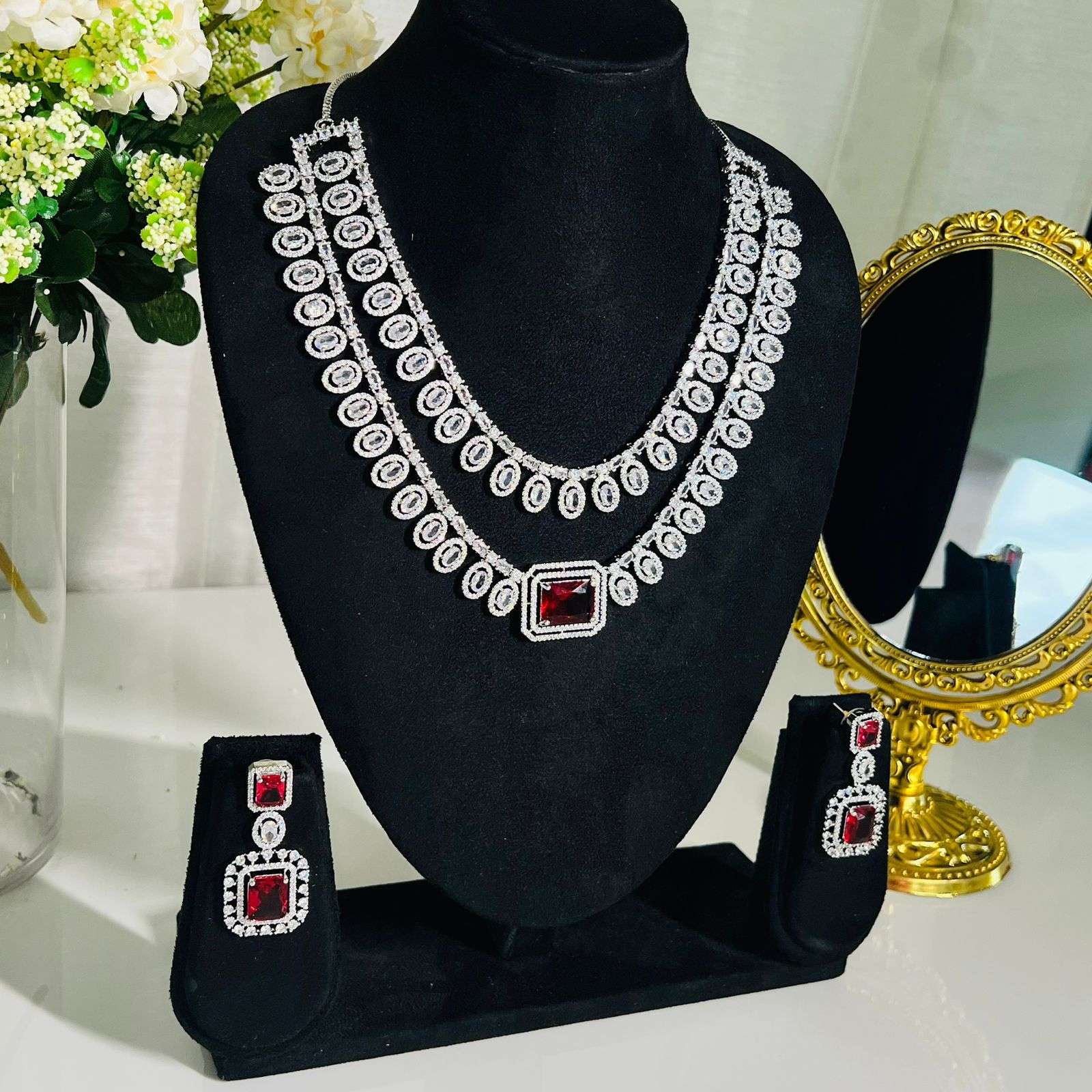 Inaya ad neckpiece