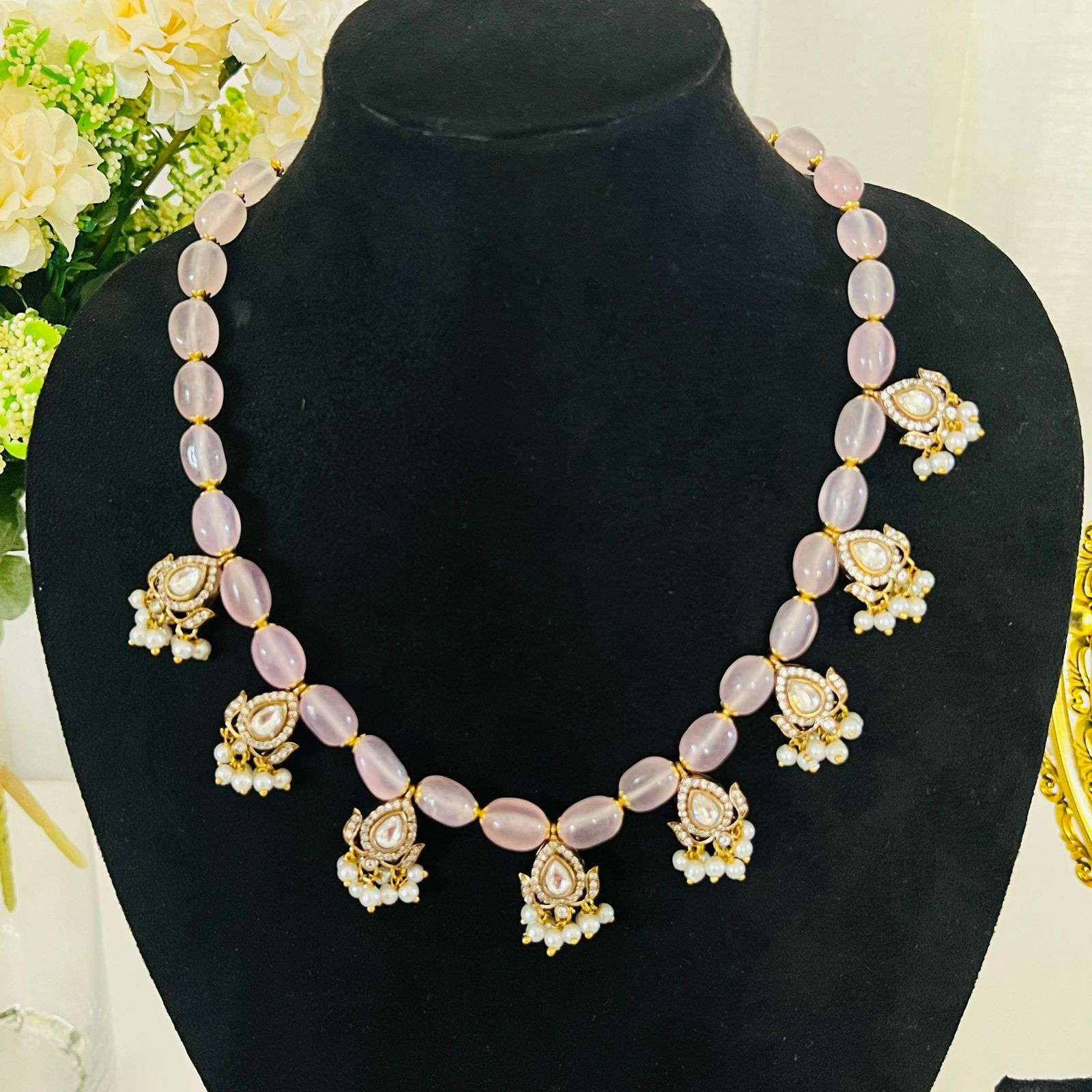 nayaab zainab neckpiece