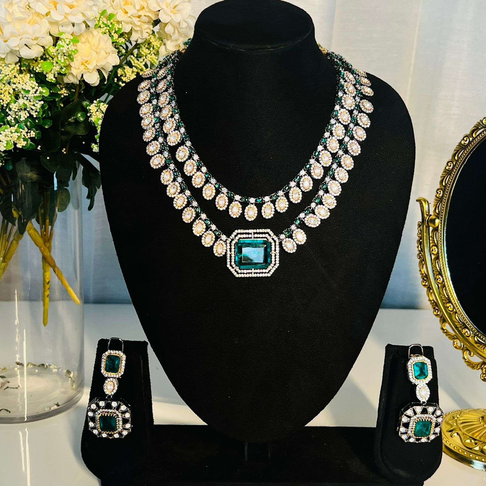 Nayaab laiba neckpiece