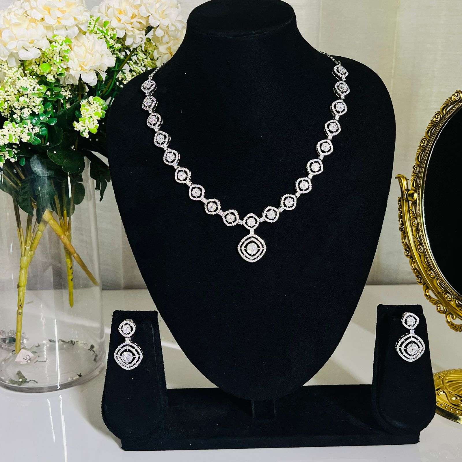 Ad amelia neckpiece
