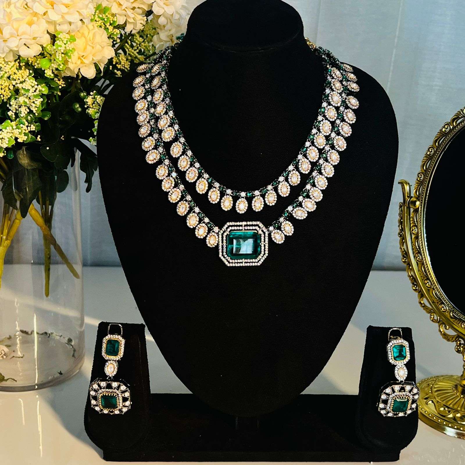 Nayaab laiba neckpiece
