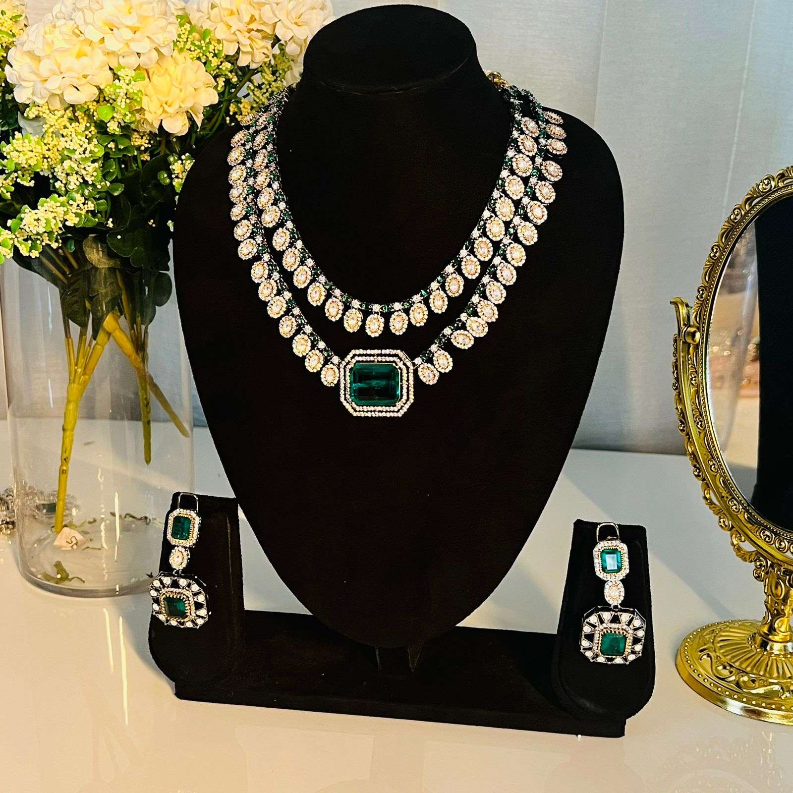 Nayaab laiba neckpiece