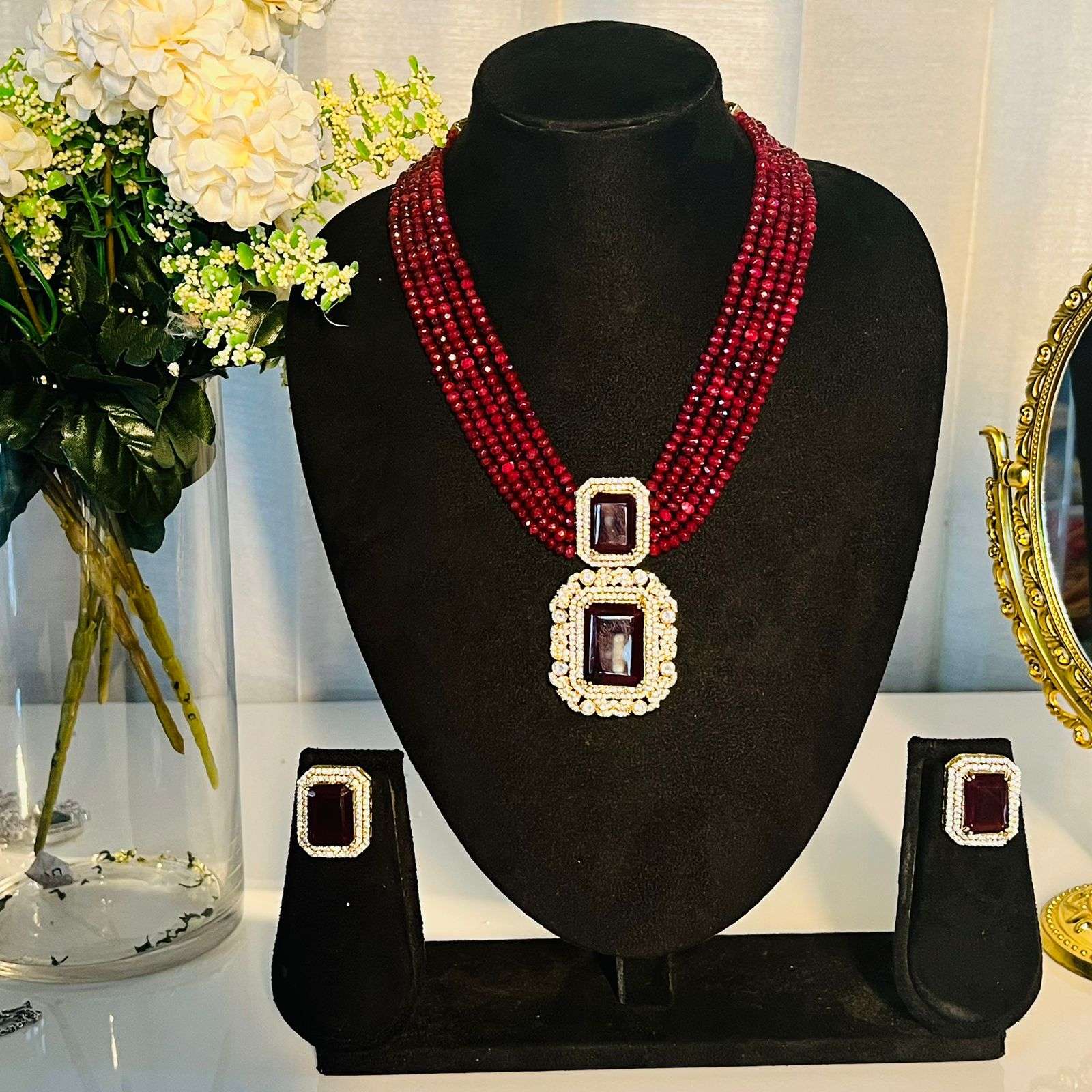 Nayaab leena neckpiece