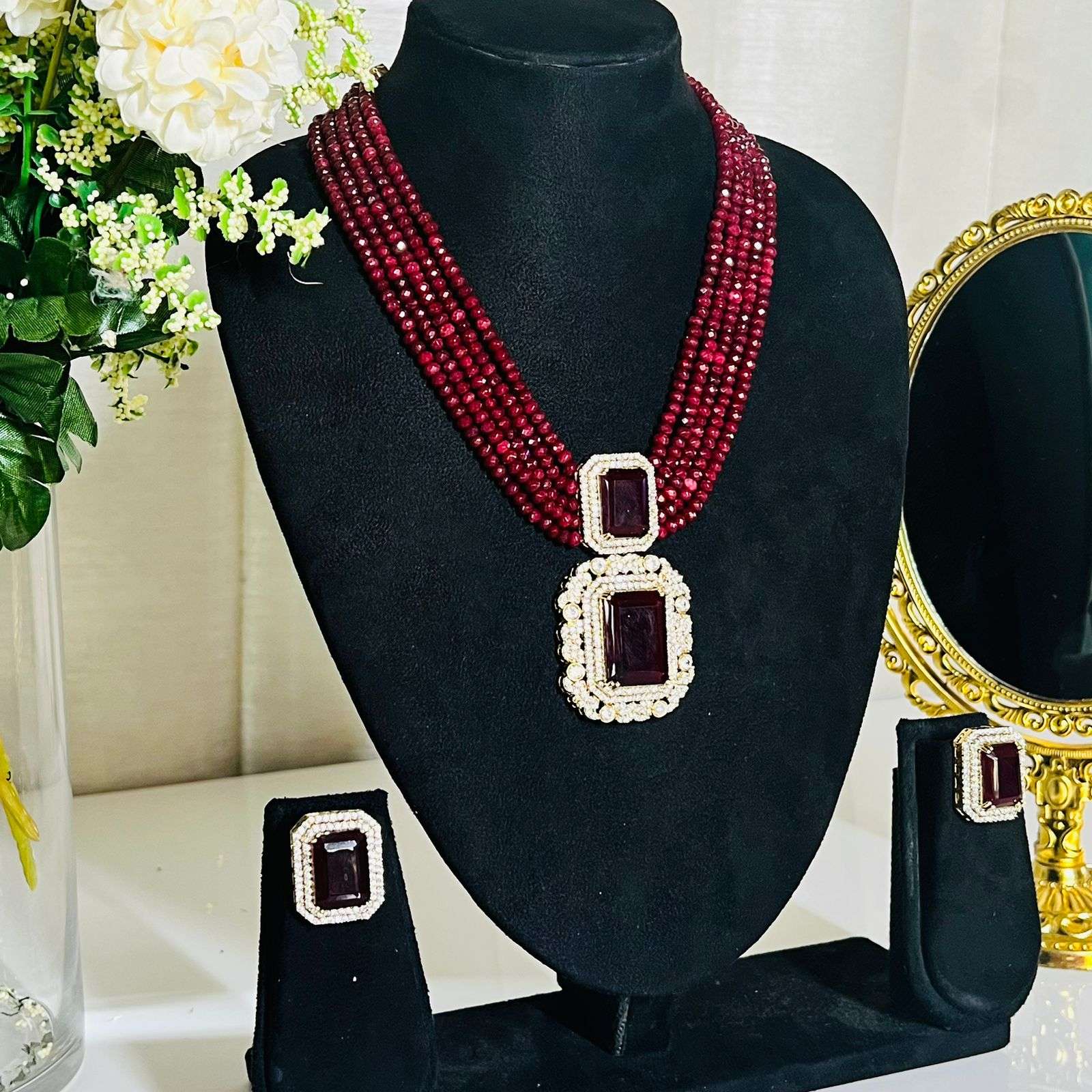 Nayaab leena neckpiece