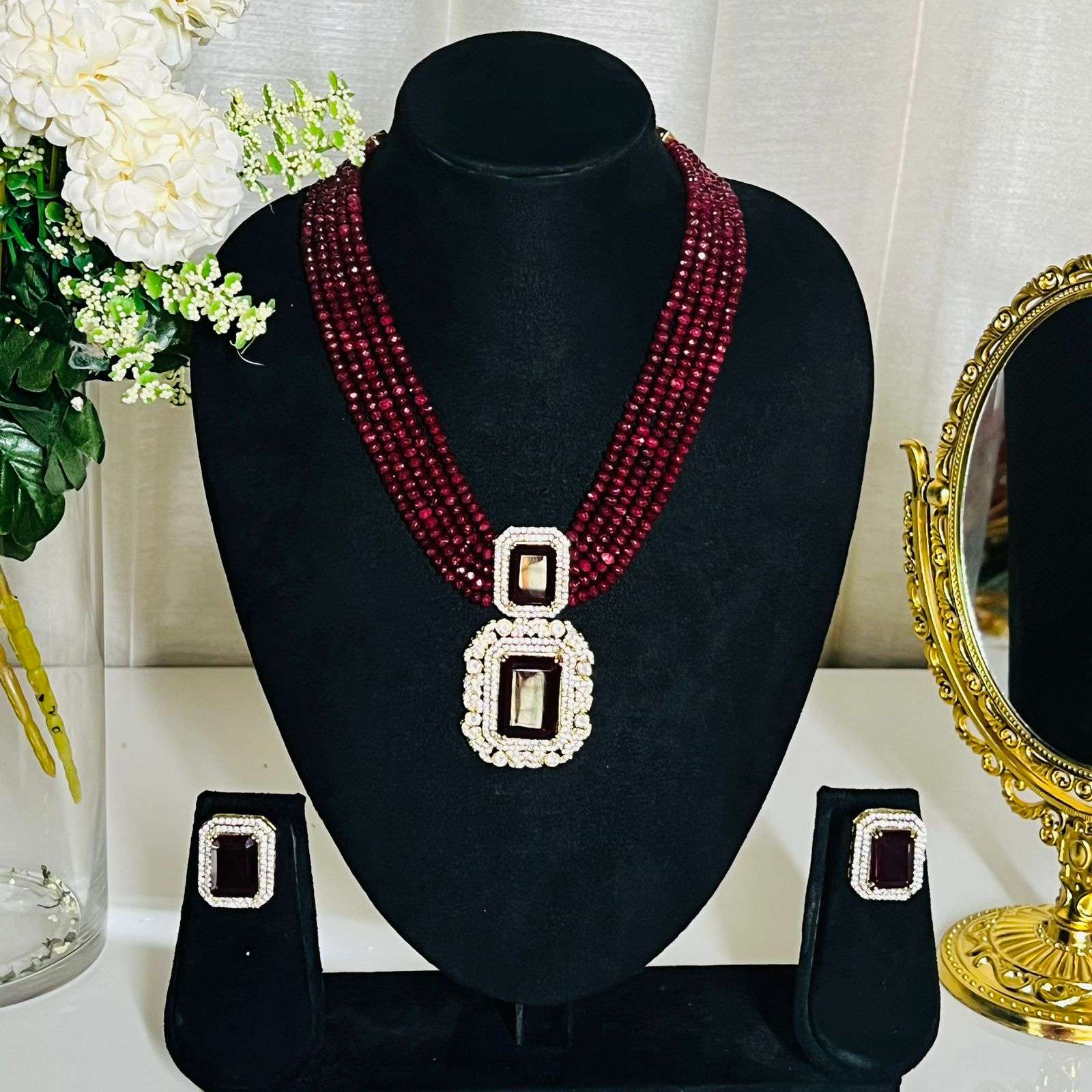 Nayaab leena neckpiece