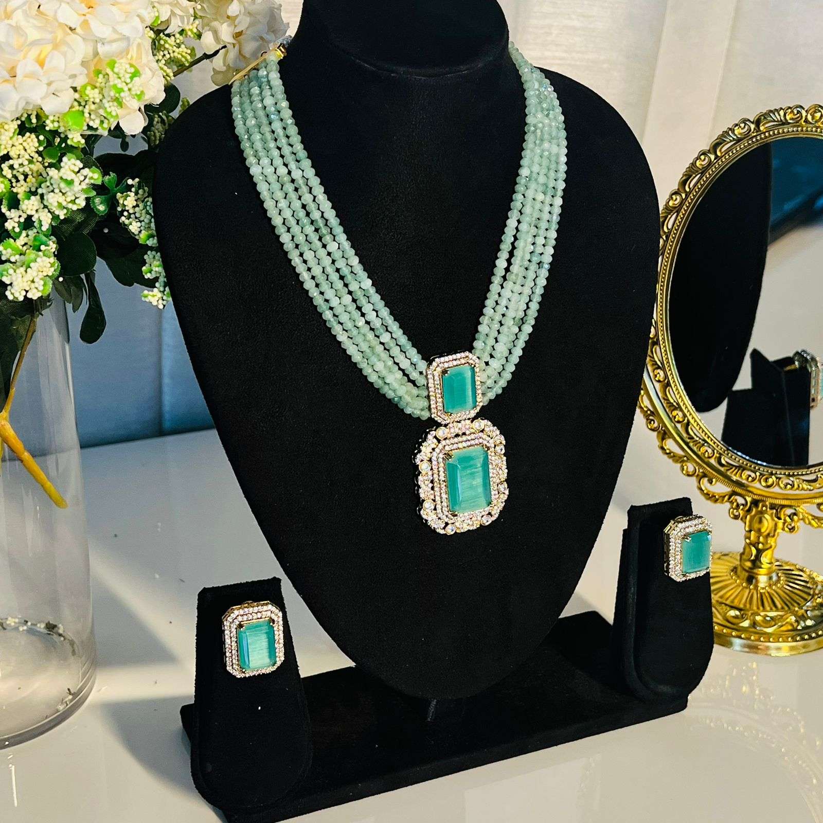 Nayaab leena neckpiece