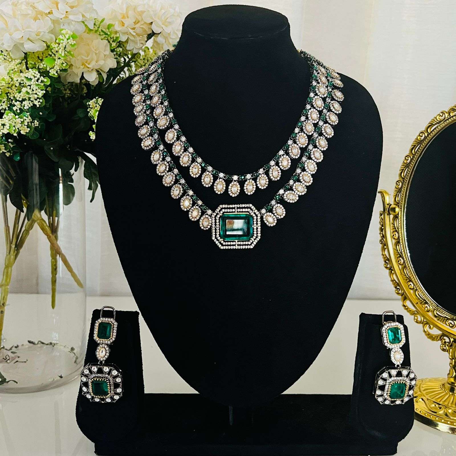 Nayaab laiba neckpiece
