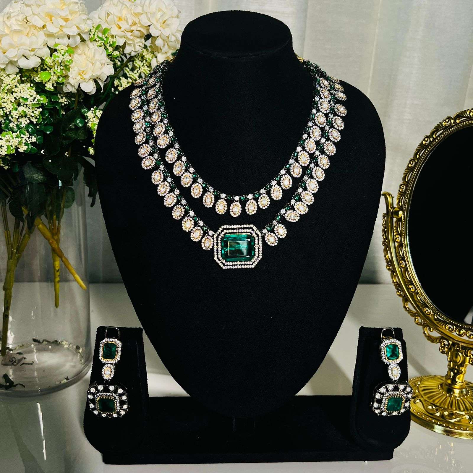 Nayaab laiba neckpiece