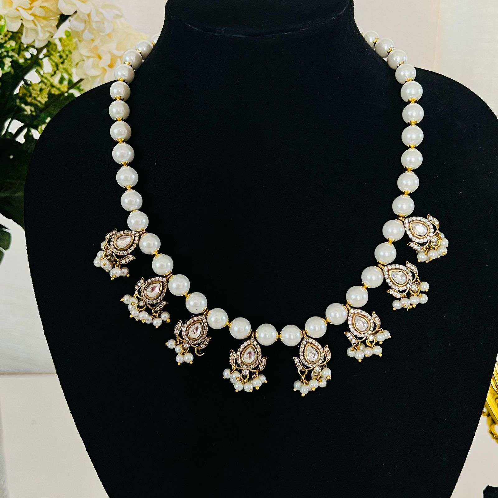 nayaab zainab neckpiece