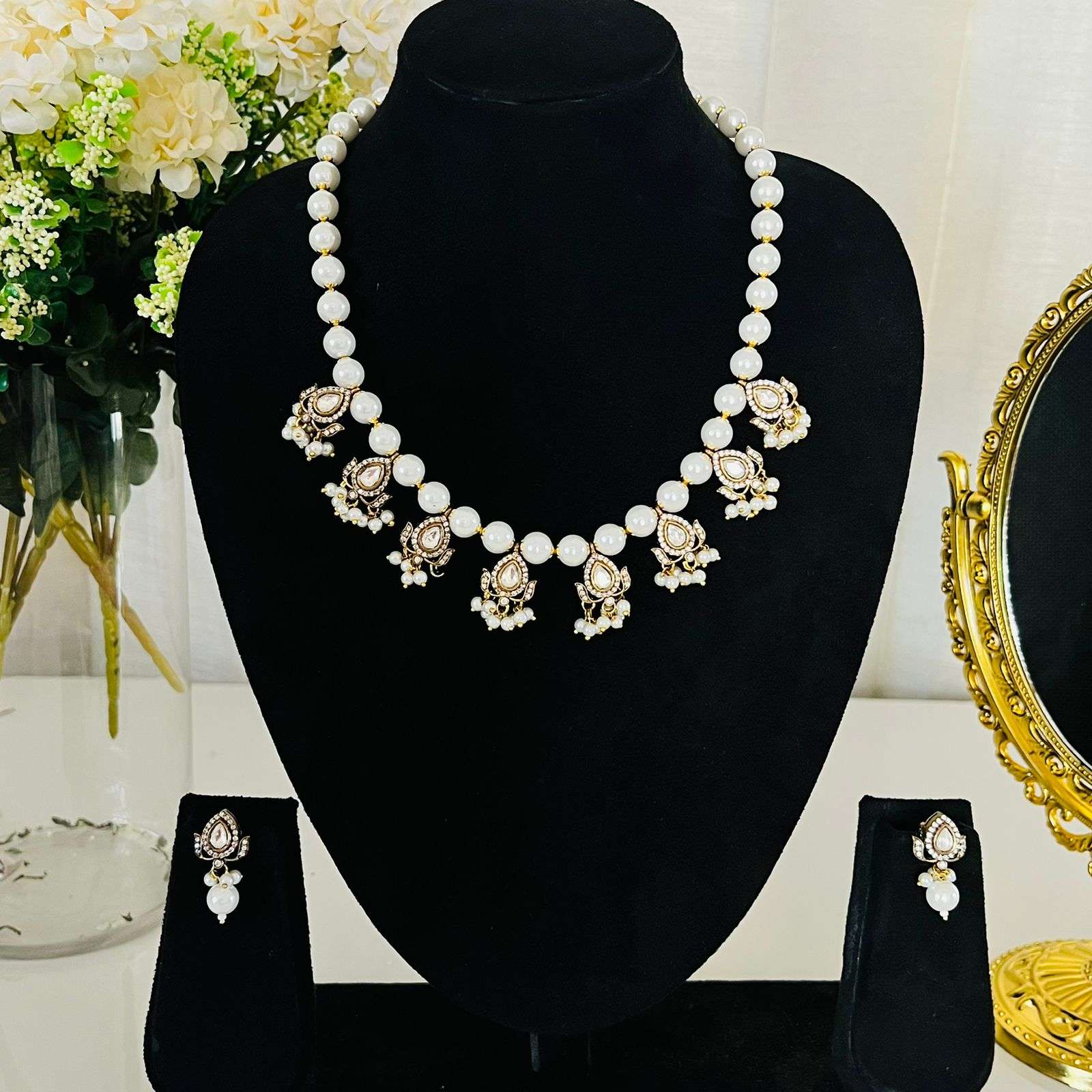 nayaab zainab neckpiece