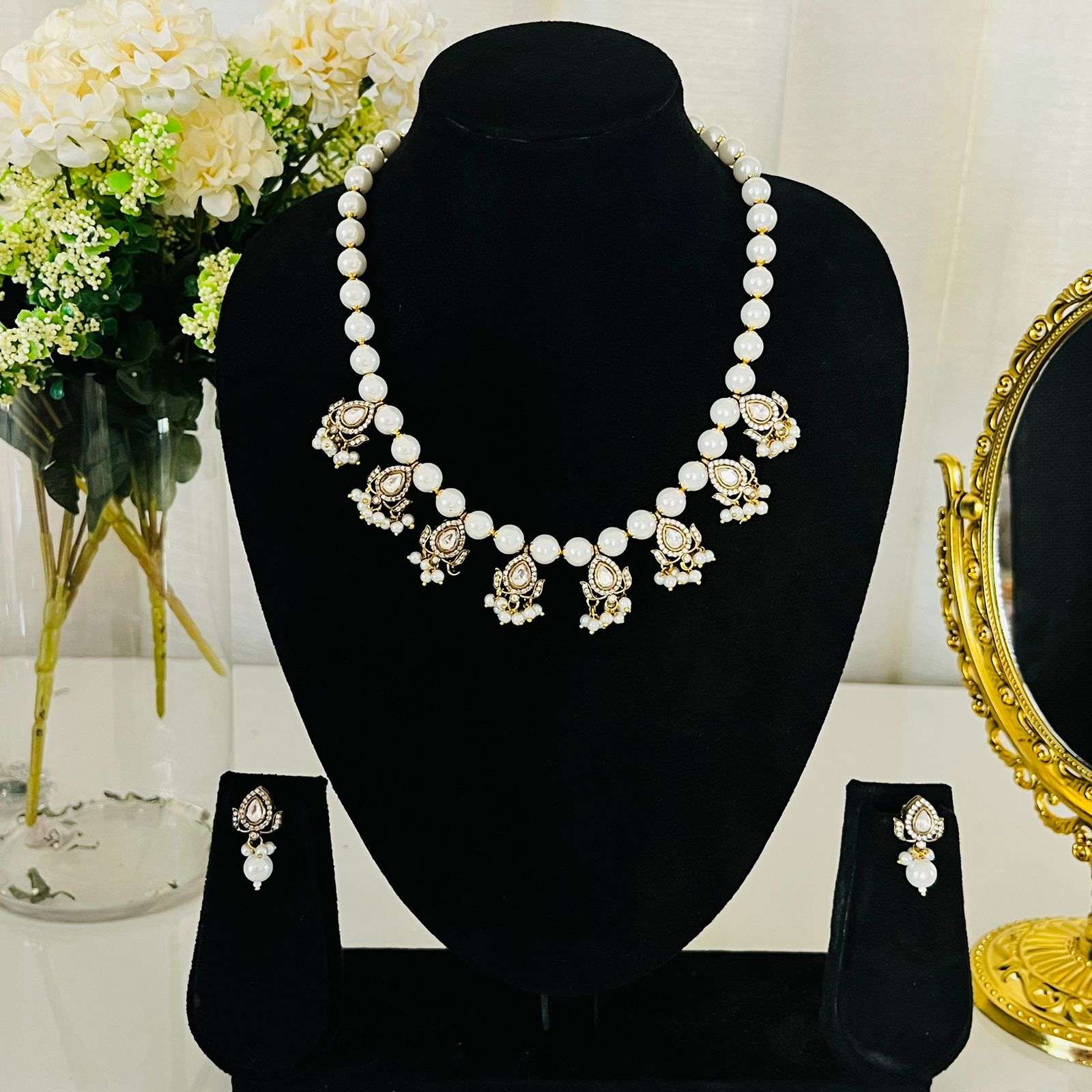 nayaab zainab neckpiece