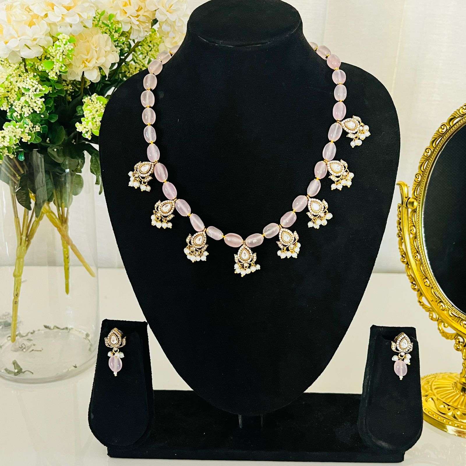 nayaab zainab neckpiece
