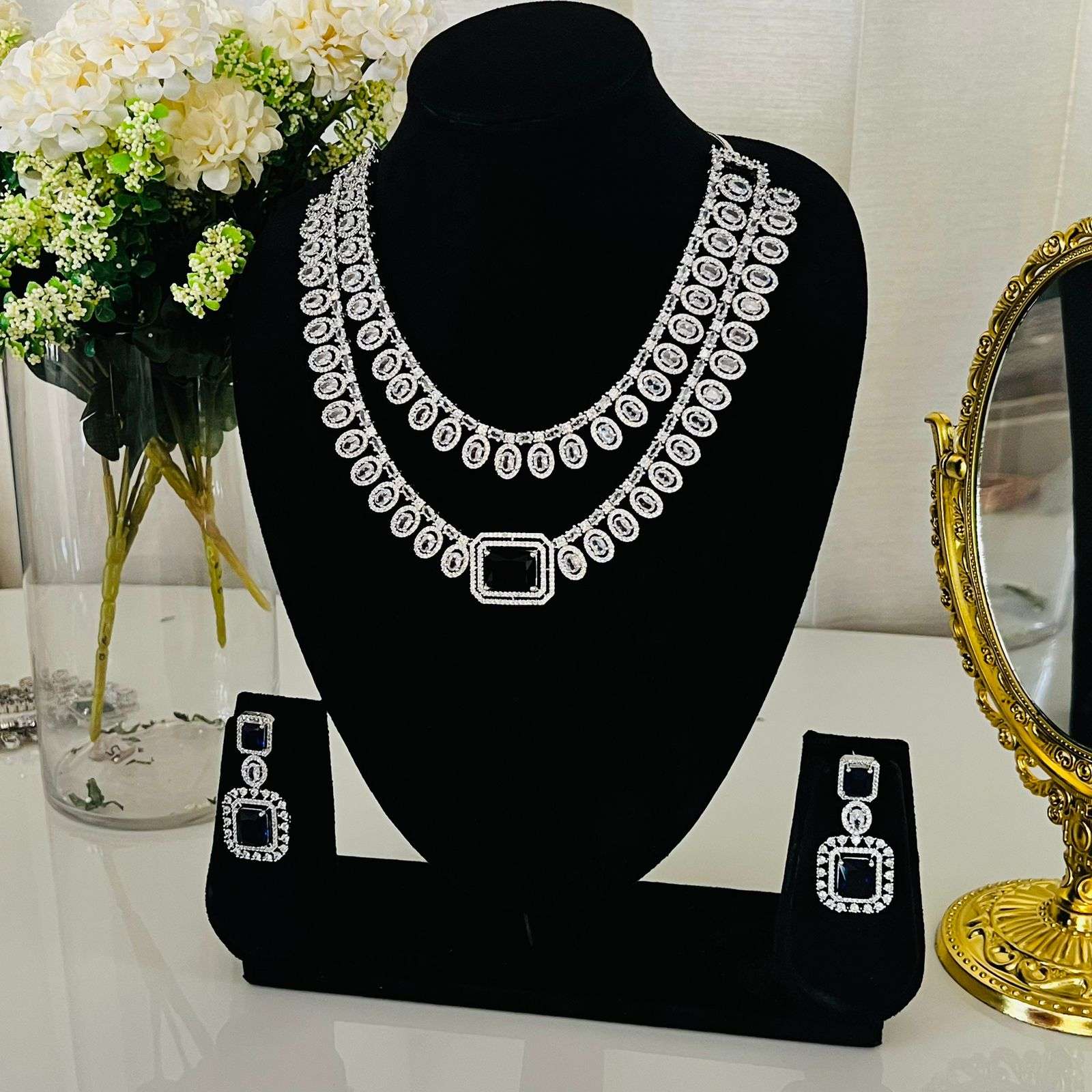 Inaya ad neckpiece