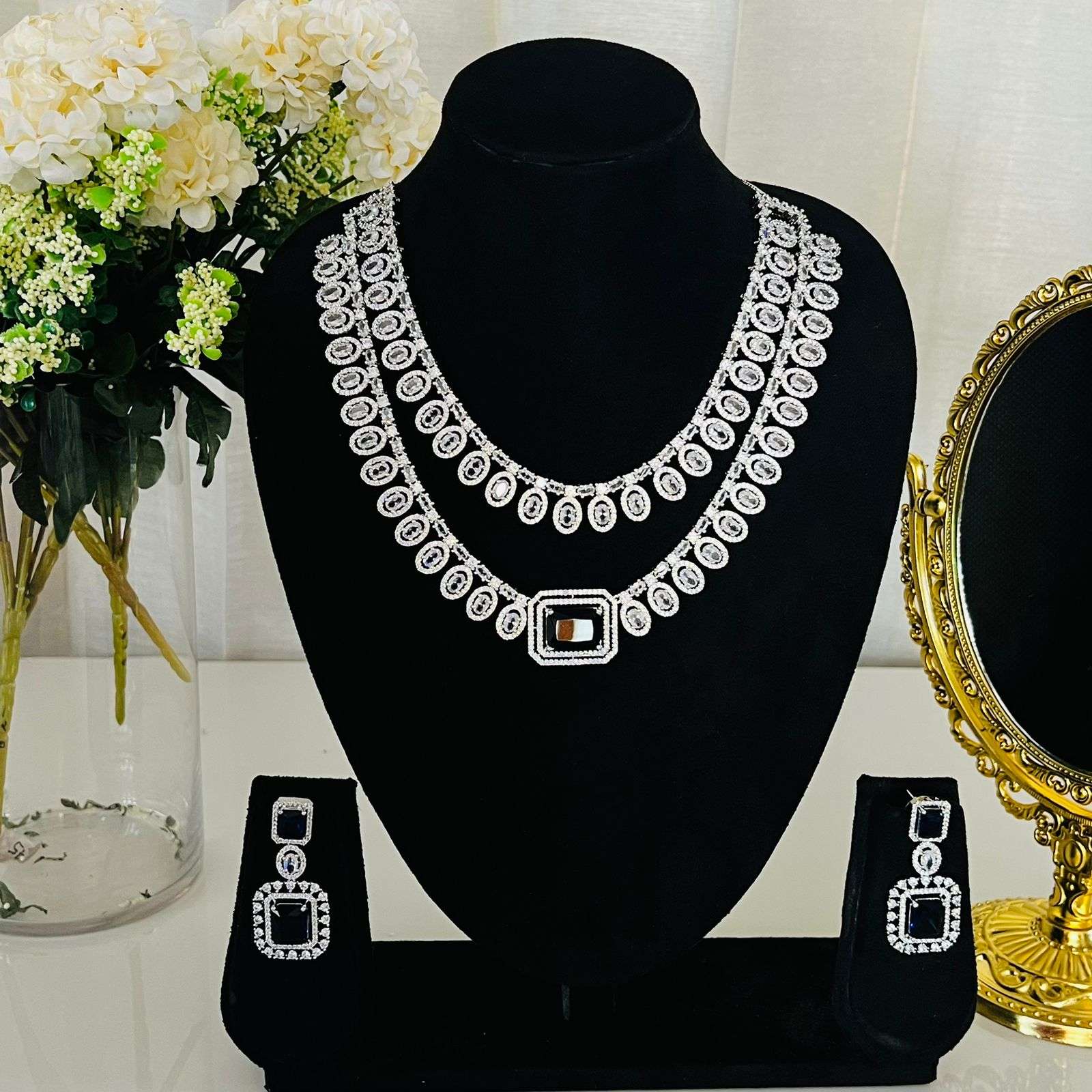 Inaya ad neckpiece