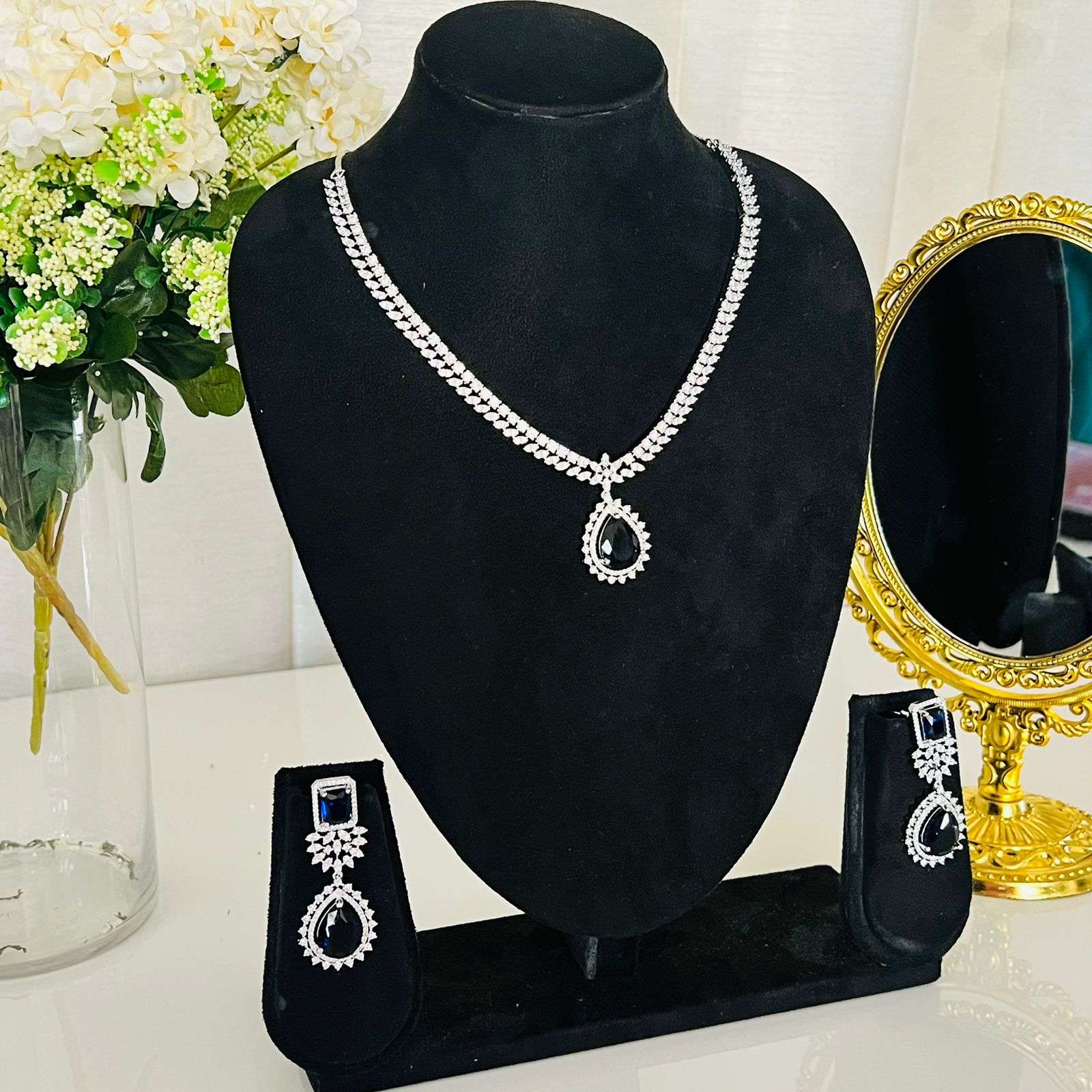 Ad Anaysha neckpiece