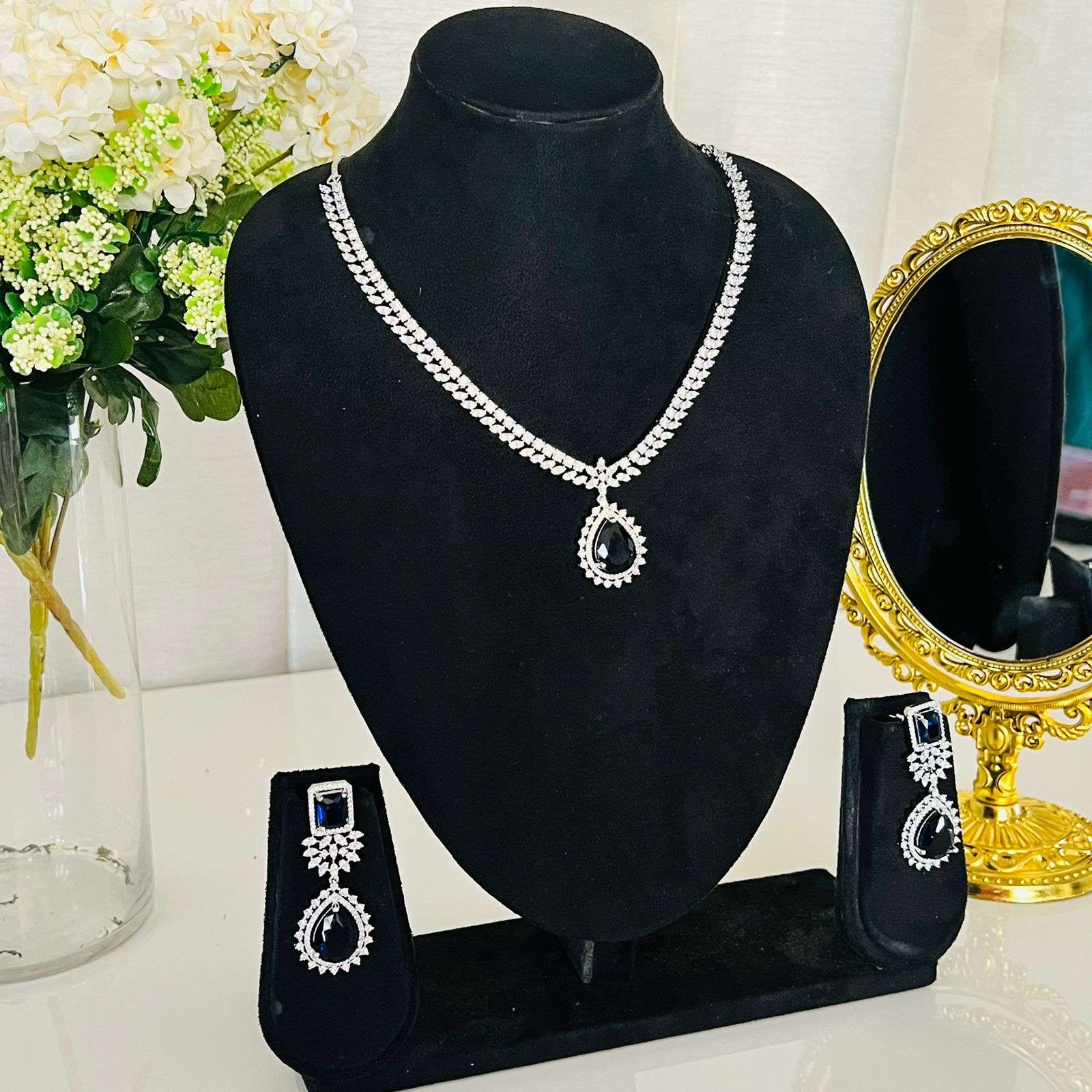 Ad Anaysha neckpiece
