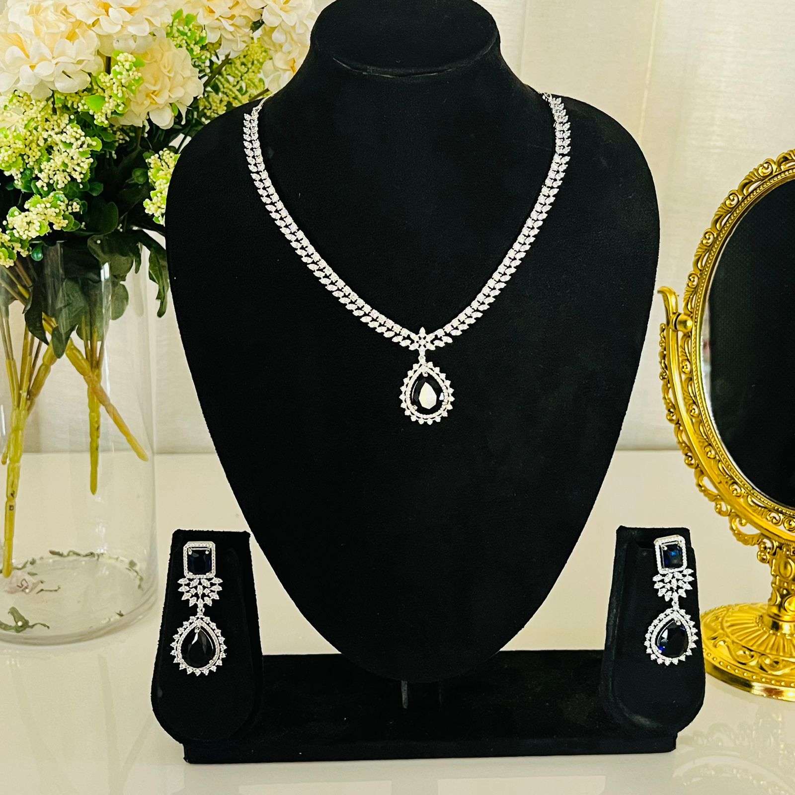 Ad Anaysha neckpiece