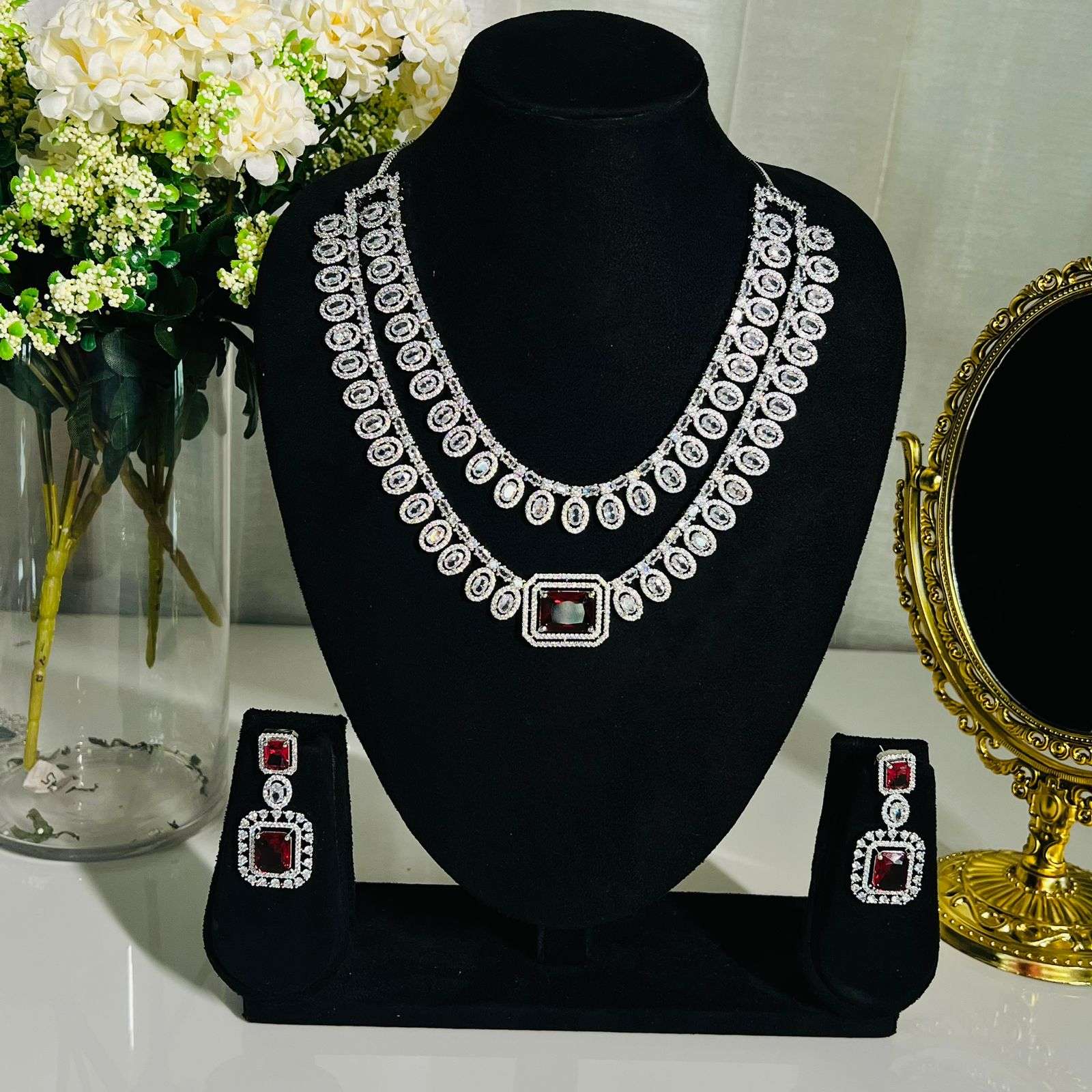 Inaya ad neckpiece