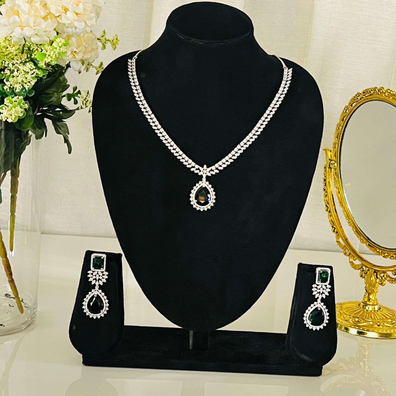 Ad Anaysha neckpiece