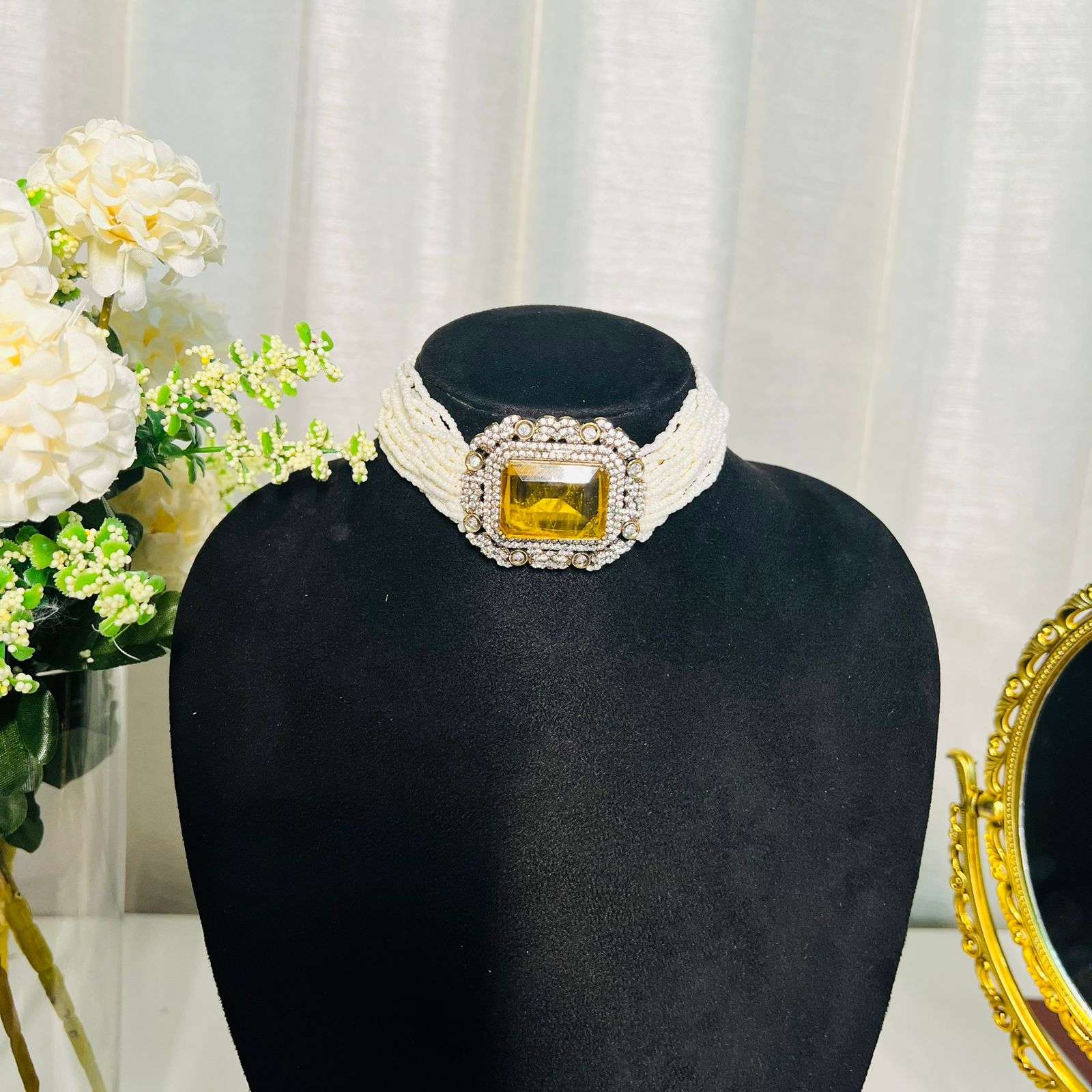 Nayaab heer choker
