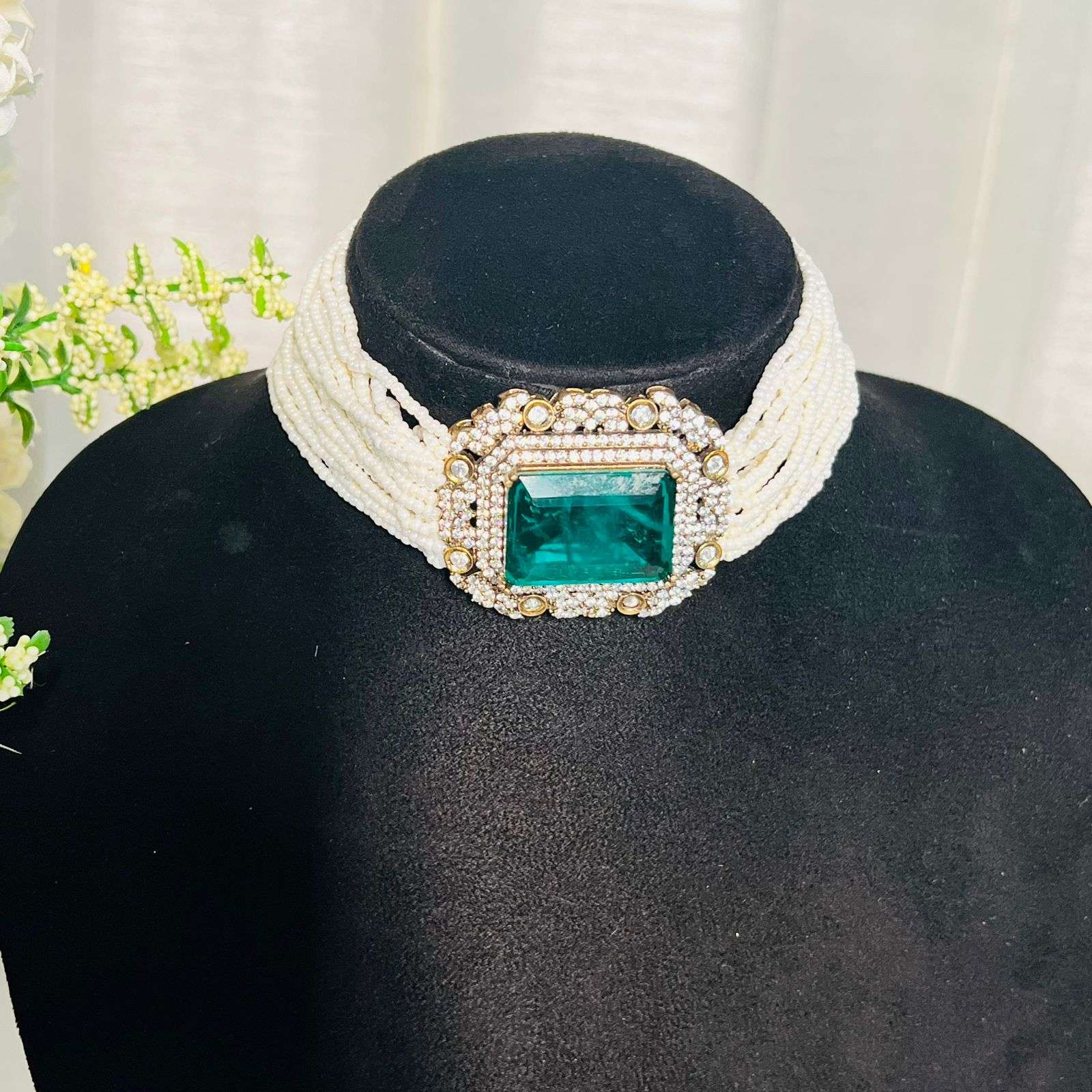 Nayaab heer choker