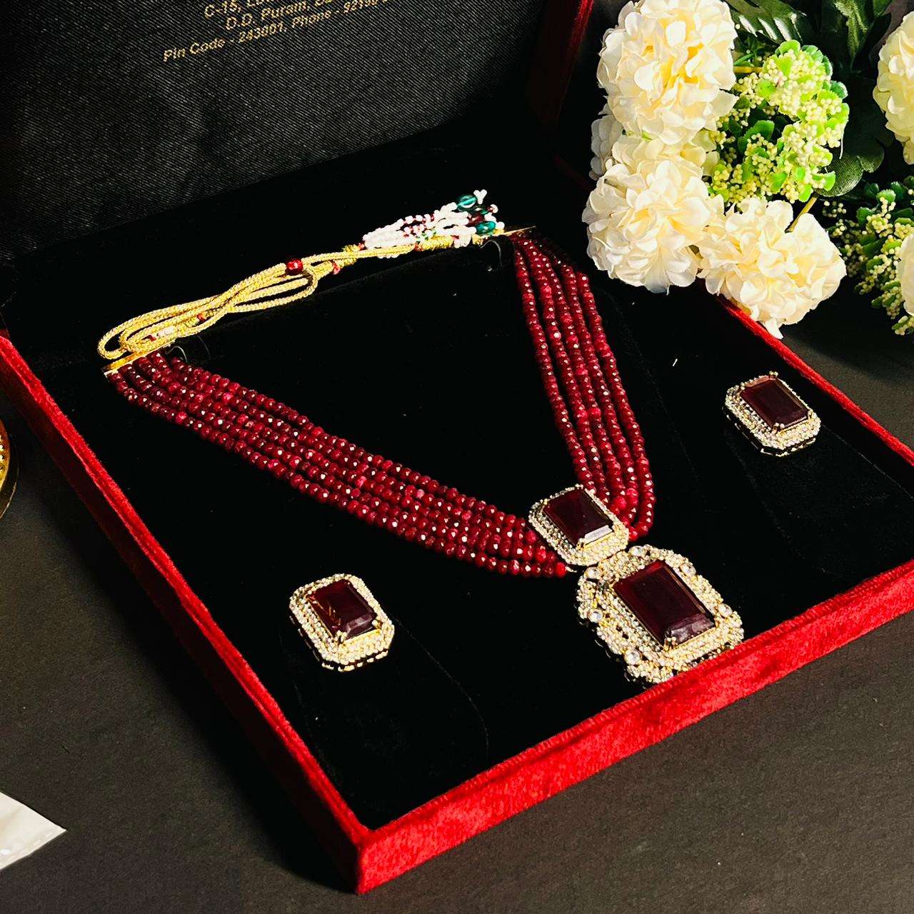 Nayaab leena neckpiece