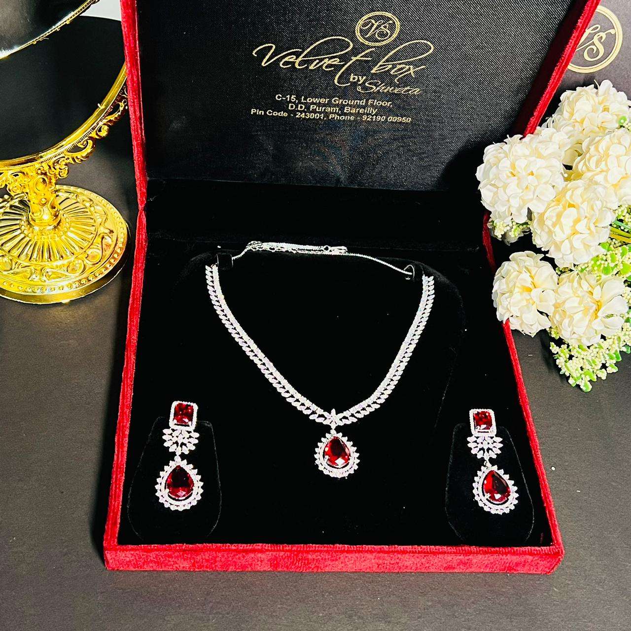 Ad Anaysha neckpiece