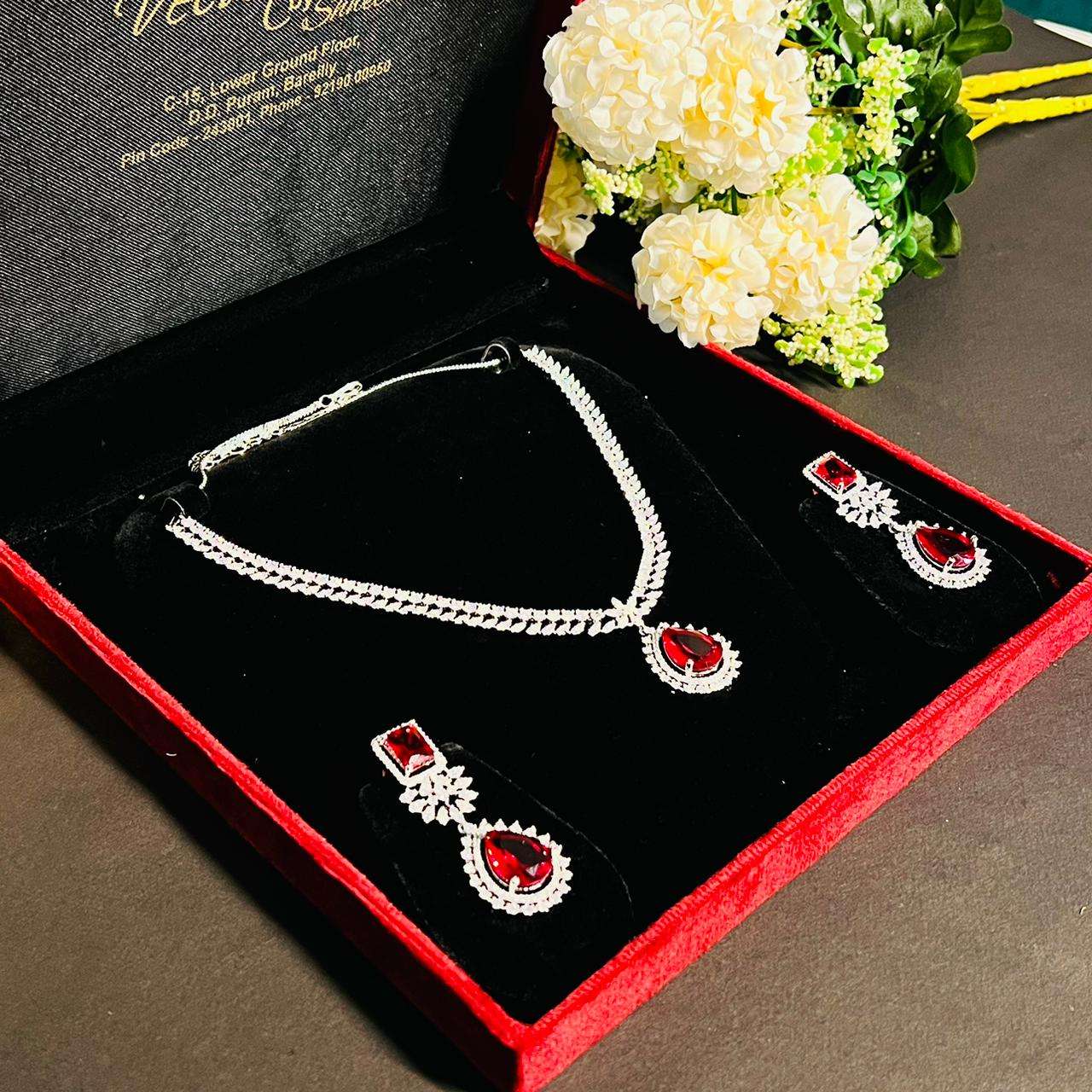 Ad Anaysha neckpiece