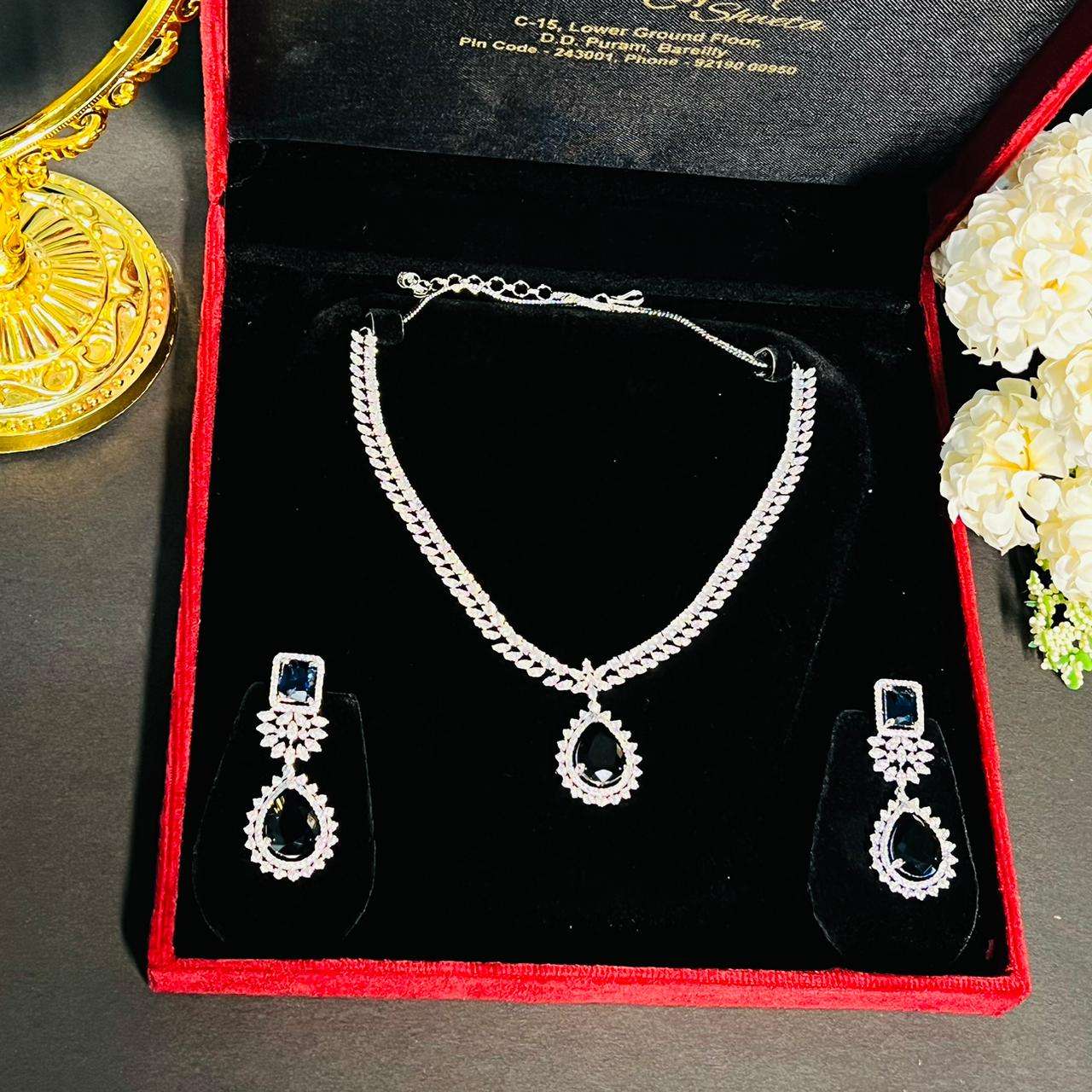 Ad Anaysha neckpiece