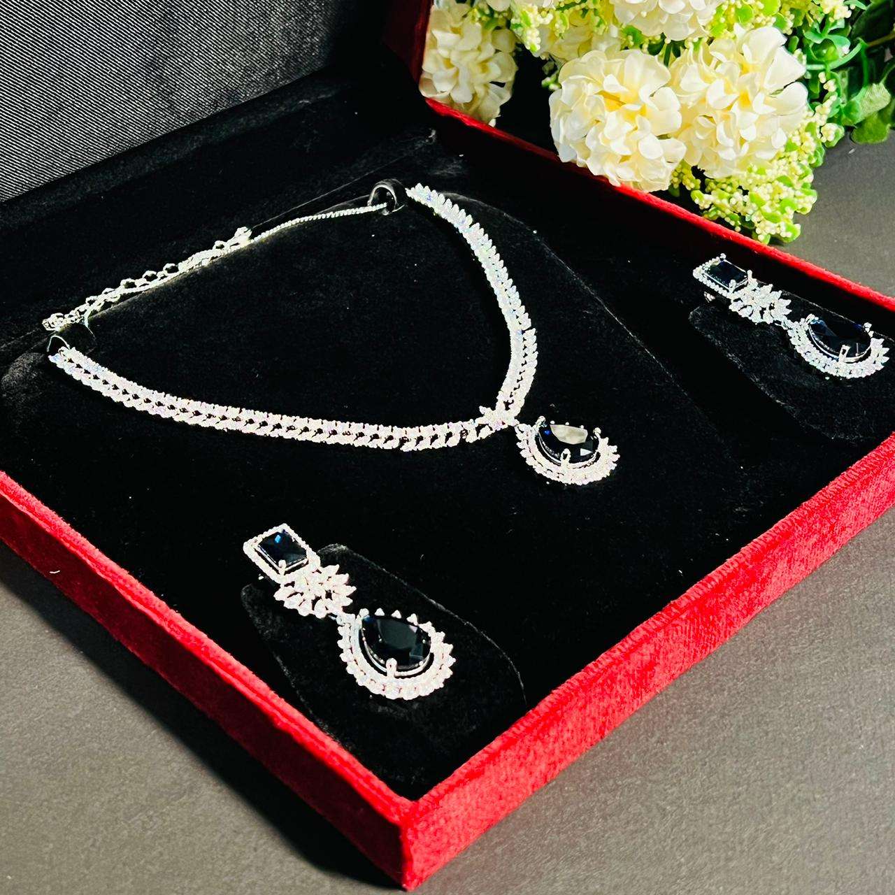 Ad Anaysha neckpiece