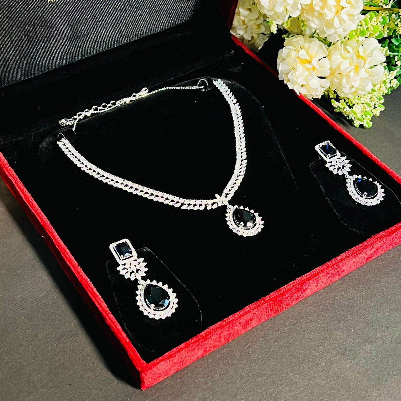 Ad Anaysha neckpiece