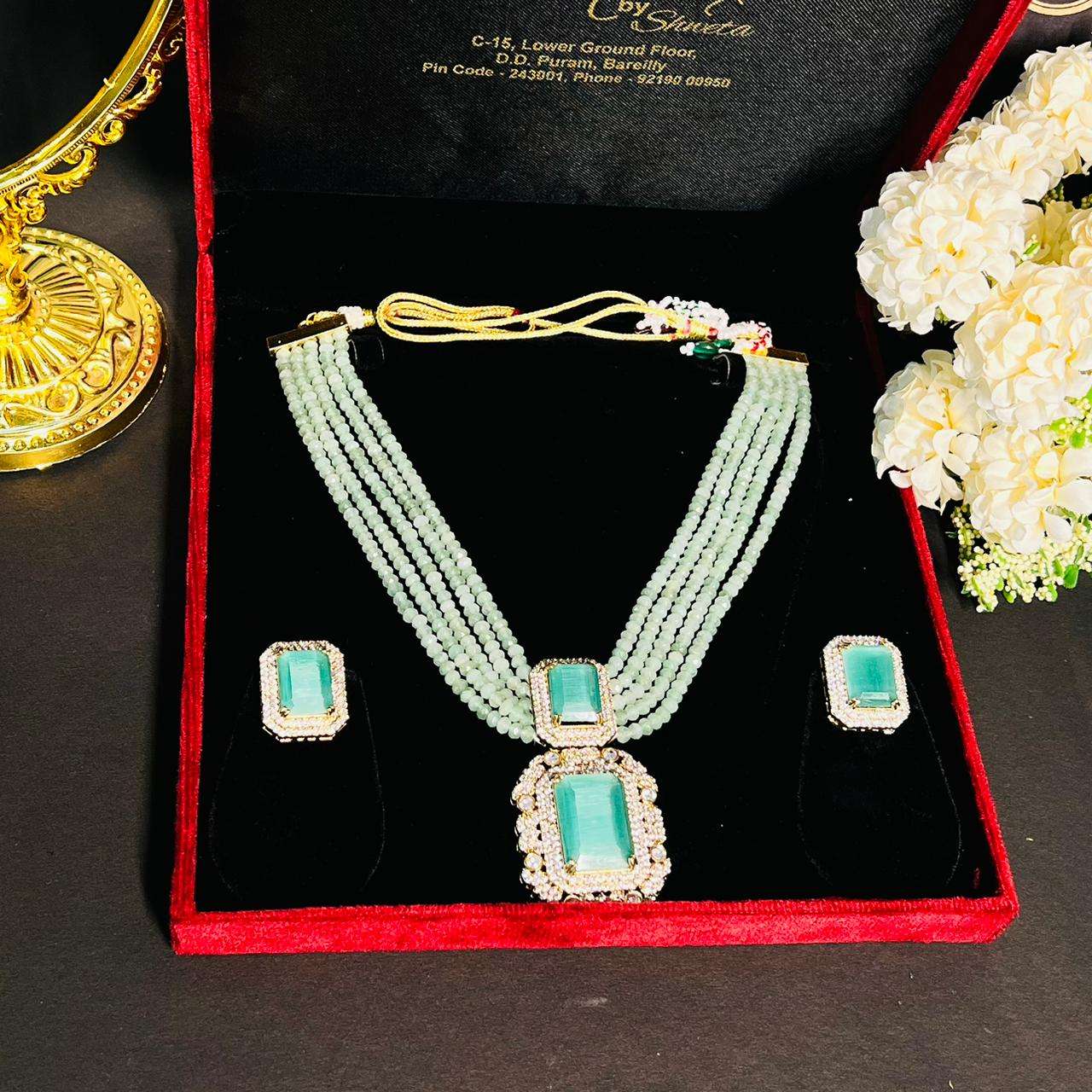 Nayaab leena neckpiece