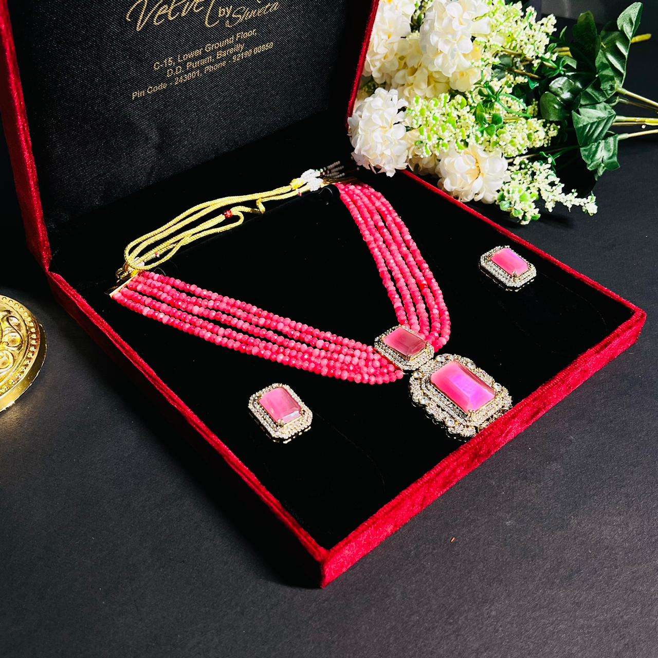 Nayaab leena neckpiece
