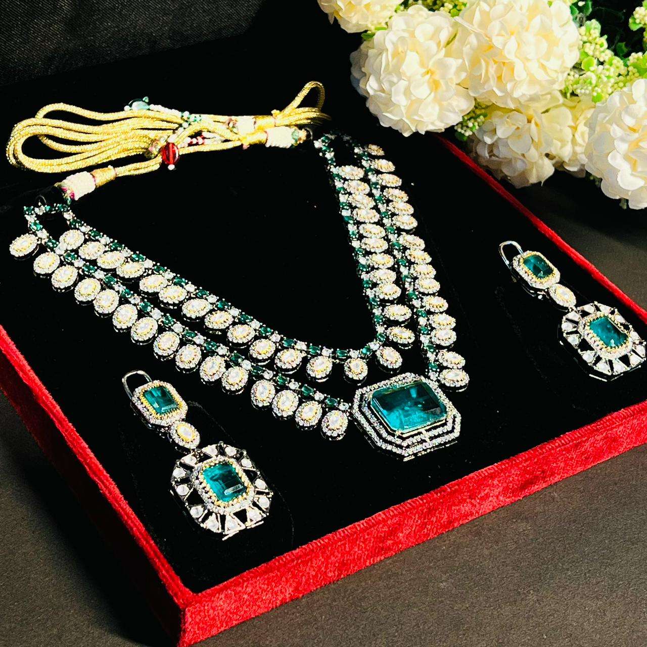 Nayaab laiba neckpiece