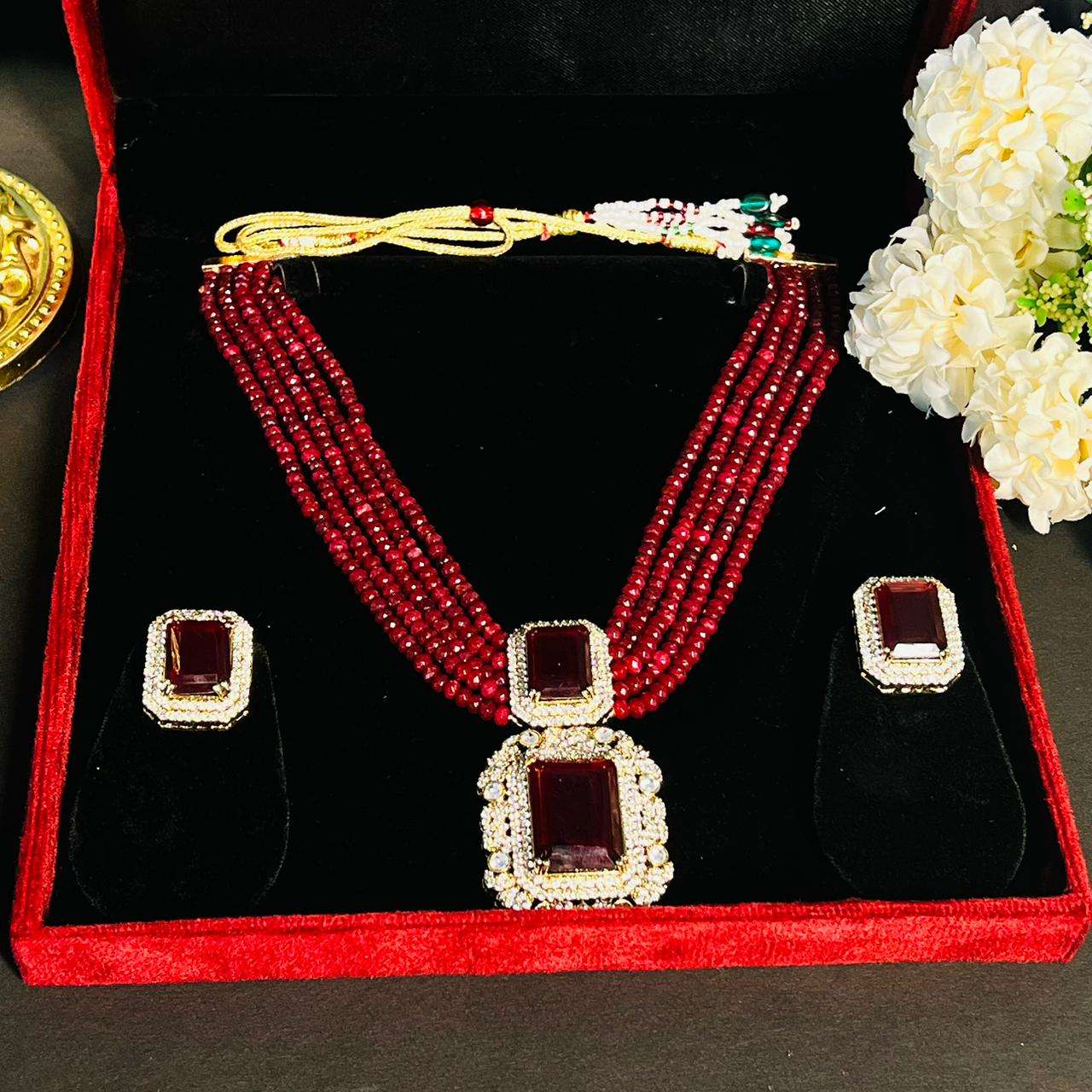 Nayaab leena neckpiece