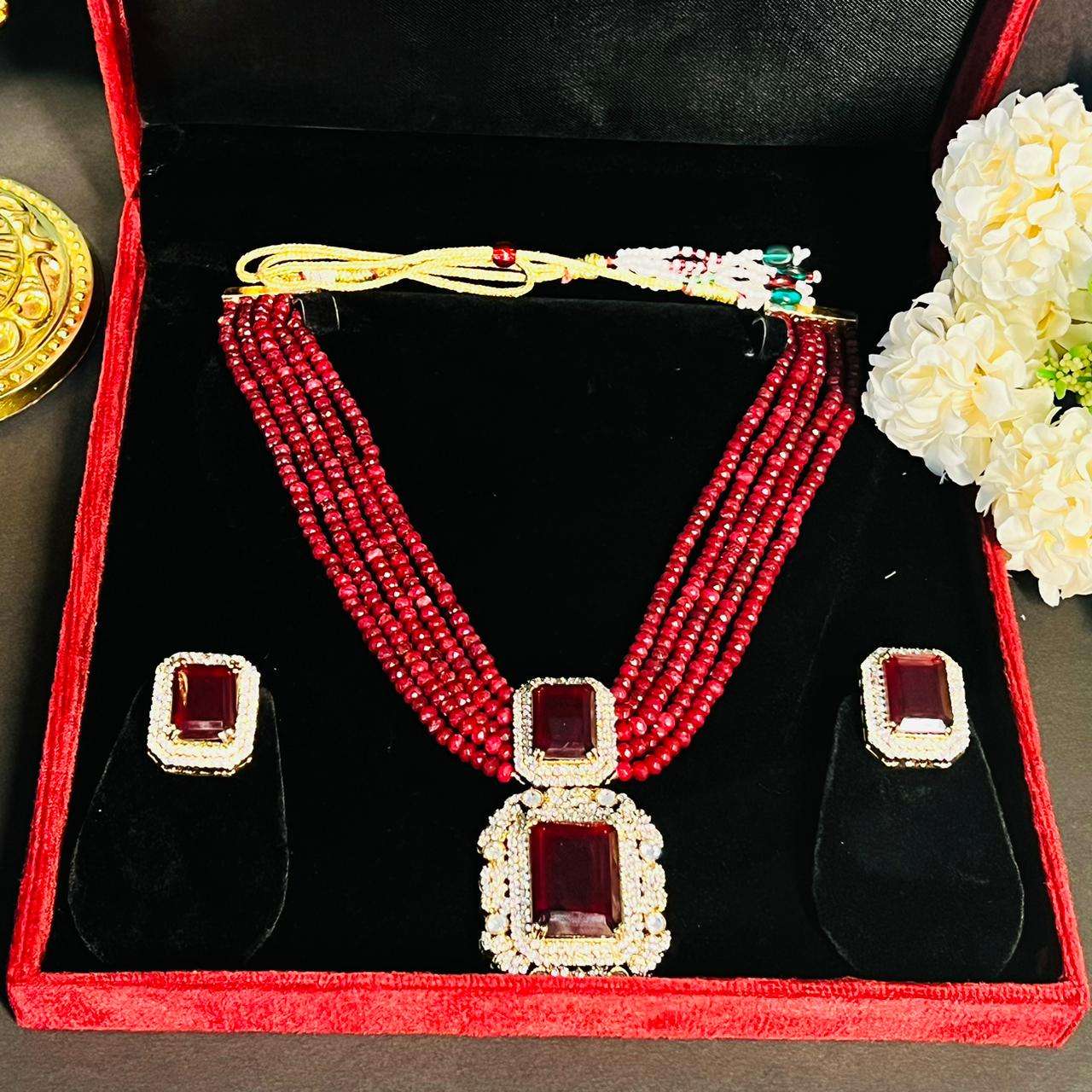 Nayaab leena neckpiece