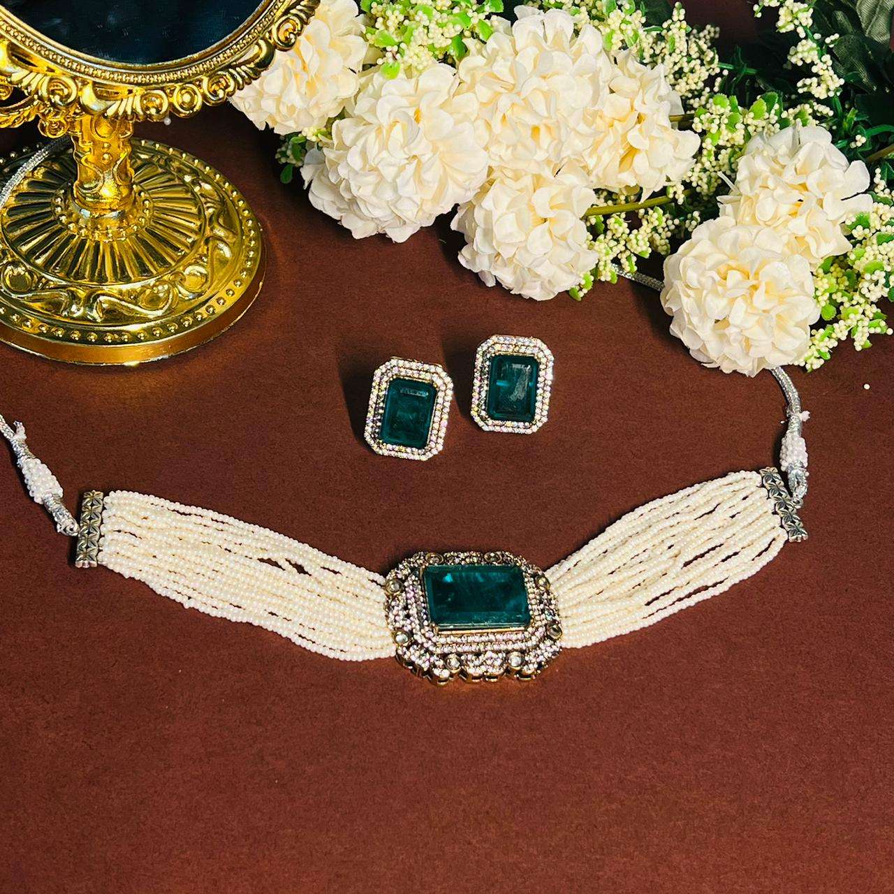 Nayaab heer choker
