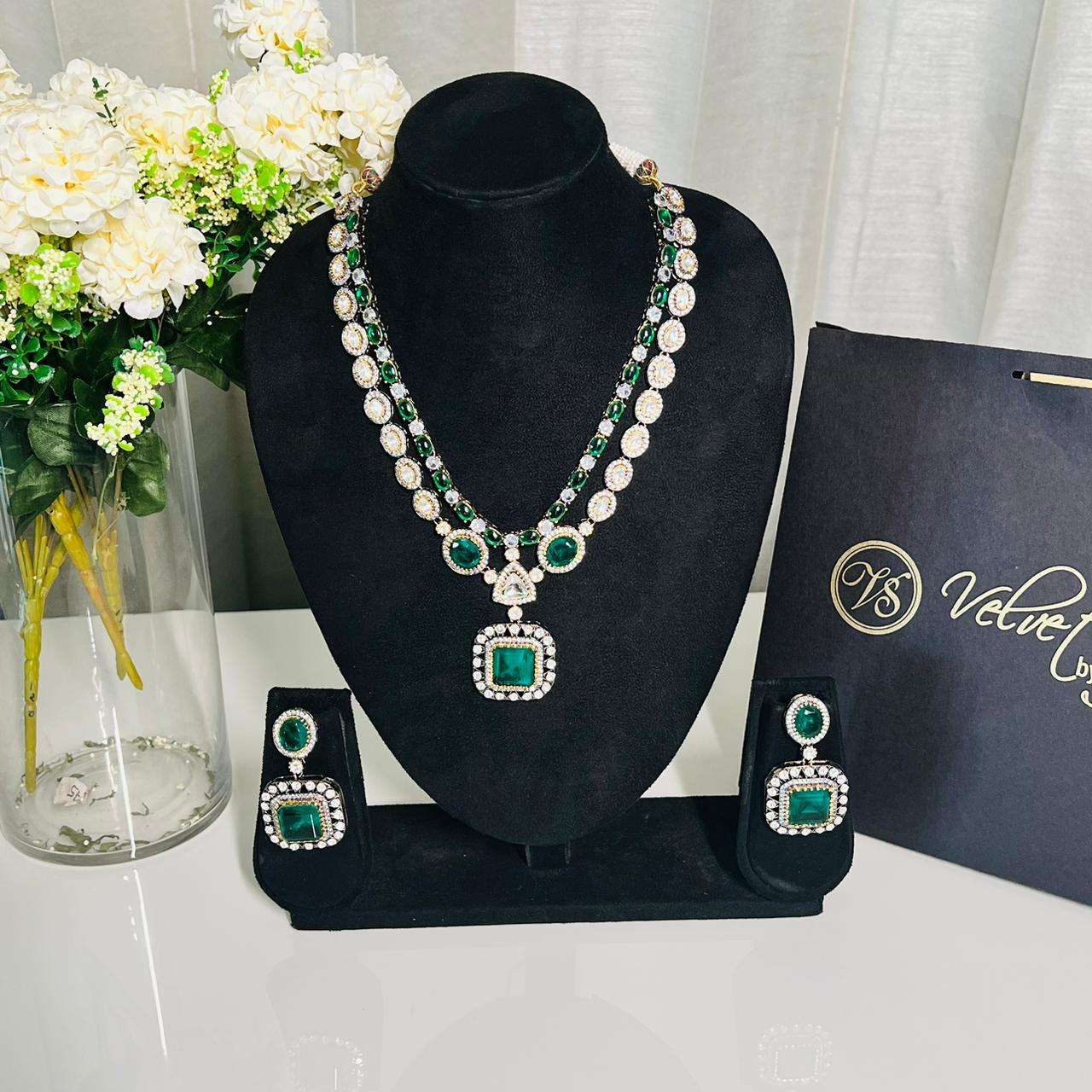 Nayaab Heer neckpiece