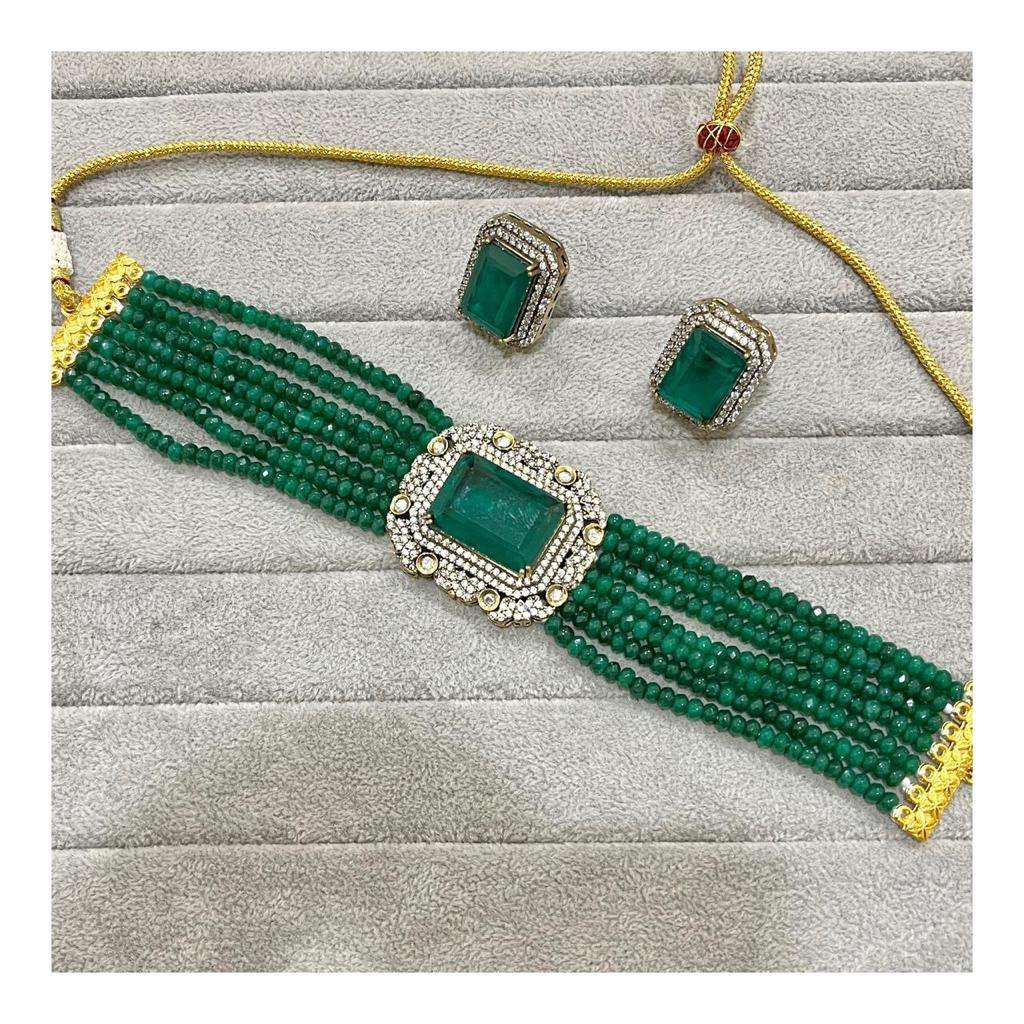 Nayaab rida choker