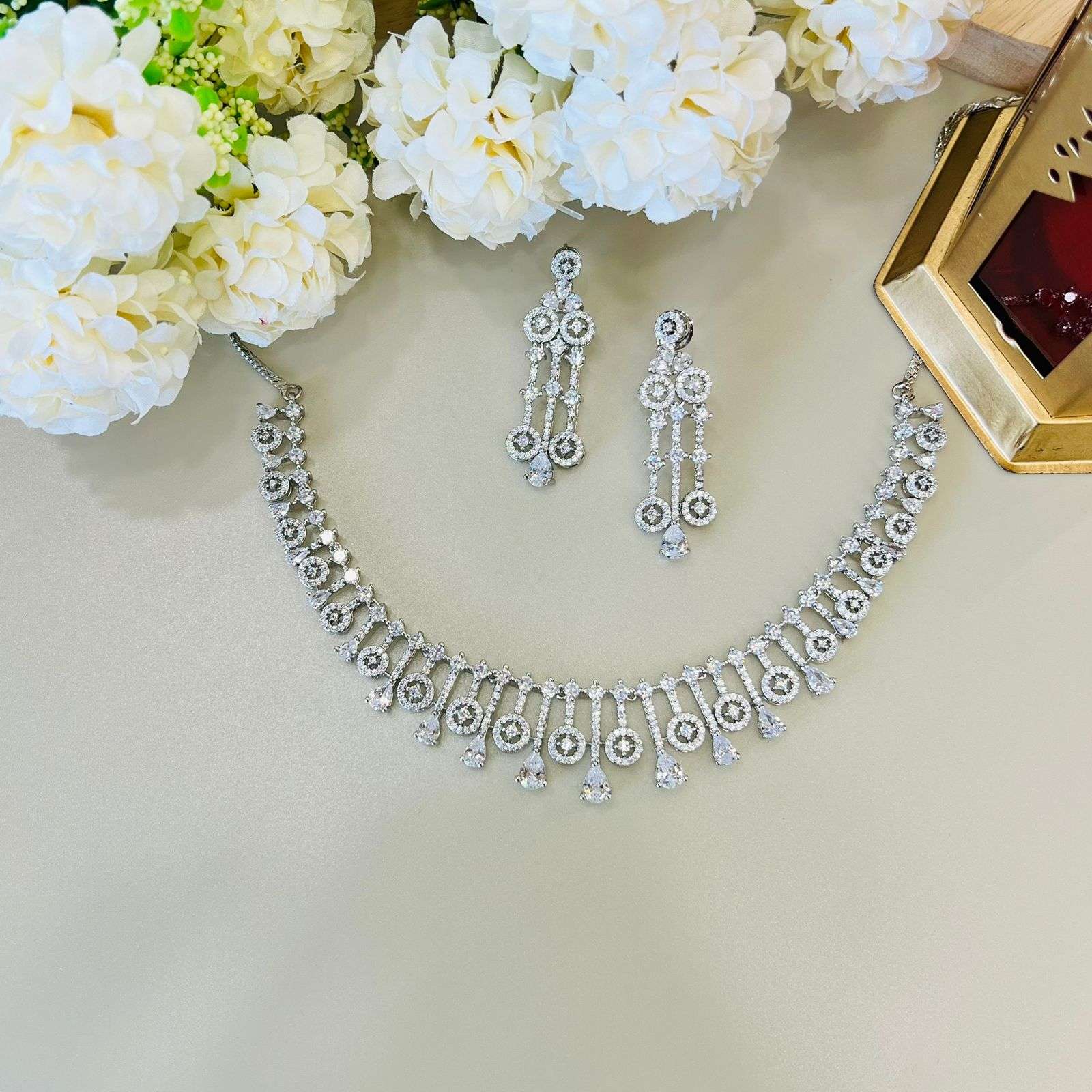 ayesha ad neckpiece