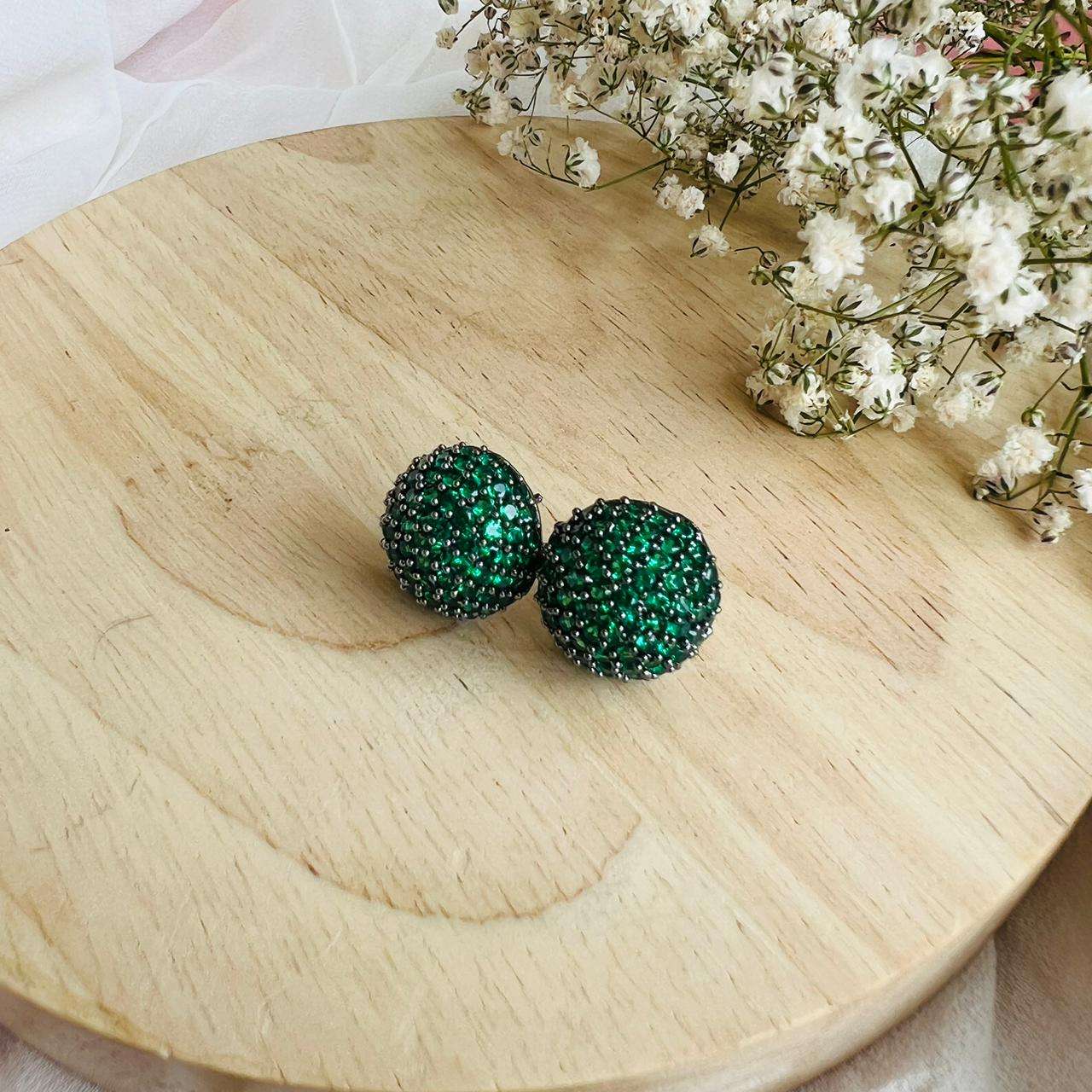 Ad maria studs