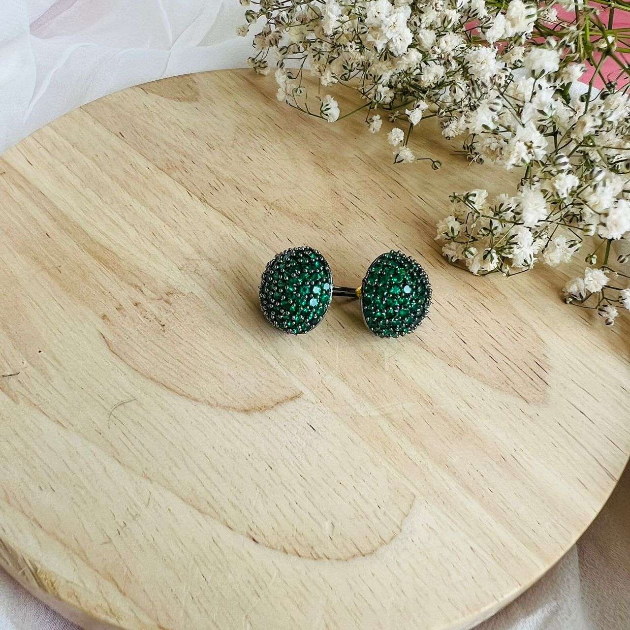 Ad maria studs