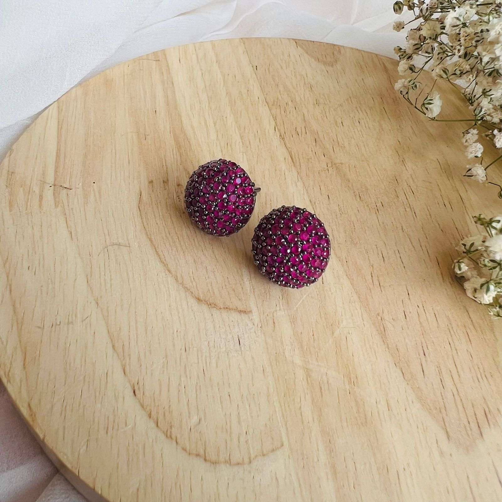 Ad maria studs