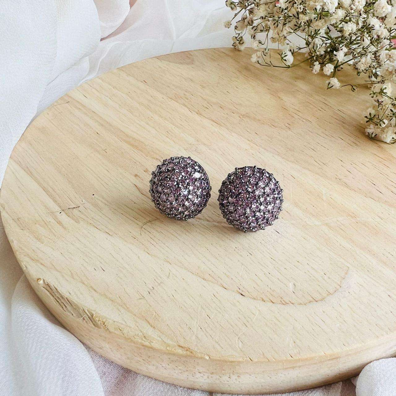 Ad maria studs