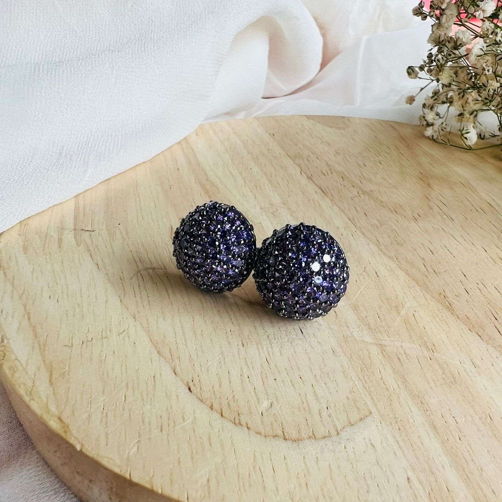 Ad maria studs